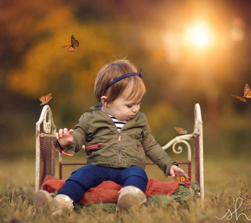 Обои природа, девочка, ребенок, бабочки, кроватка, nature, girl, child, butterfly, cot разрешение 2048x1365 Загрузить