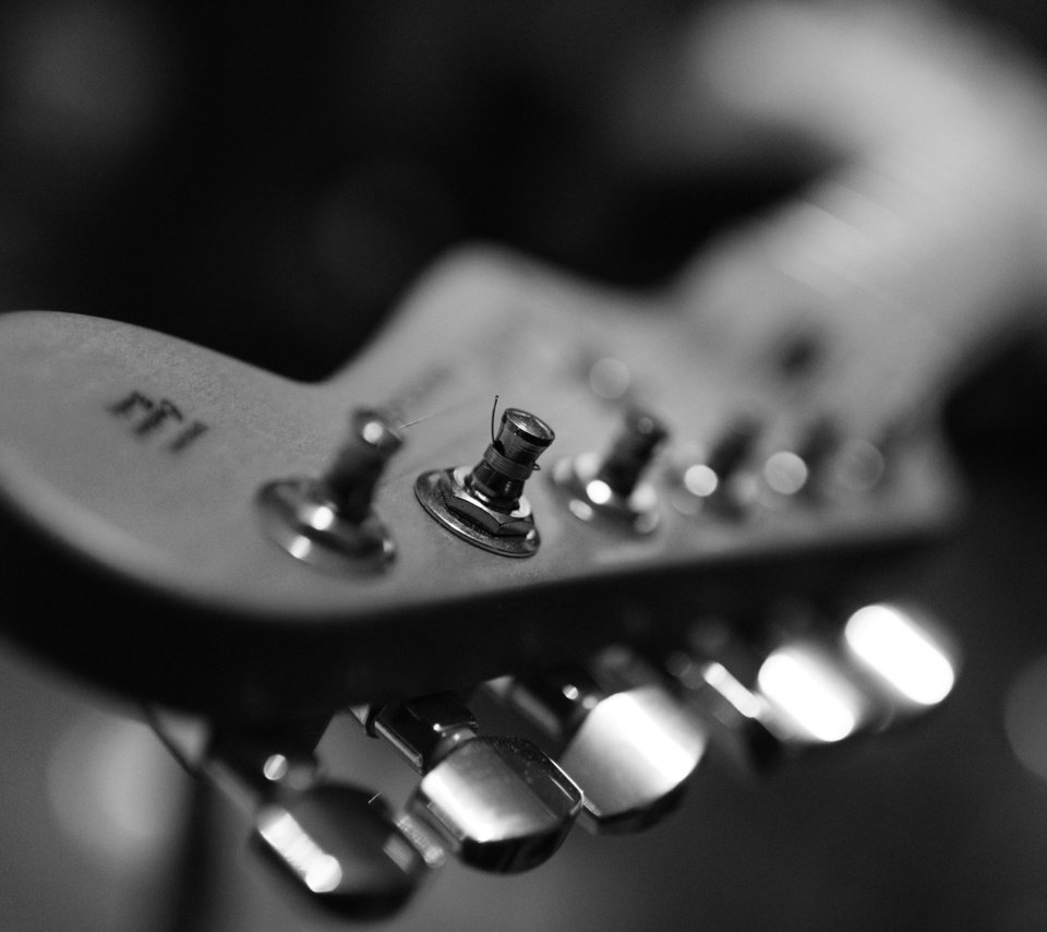 Обои макро, гитара, музыка, чёрно-белое, dustin gaffke, macro, guitar, music, black and white разрешение 1931x1280 Загрузить