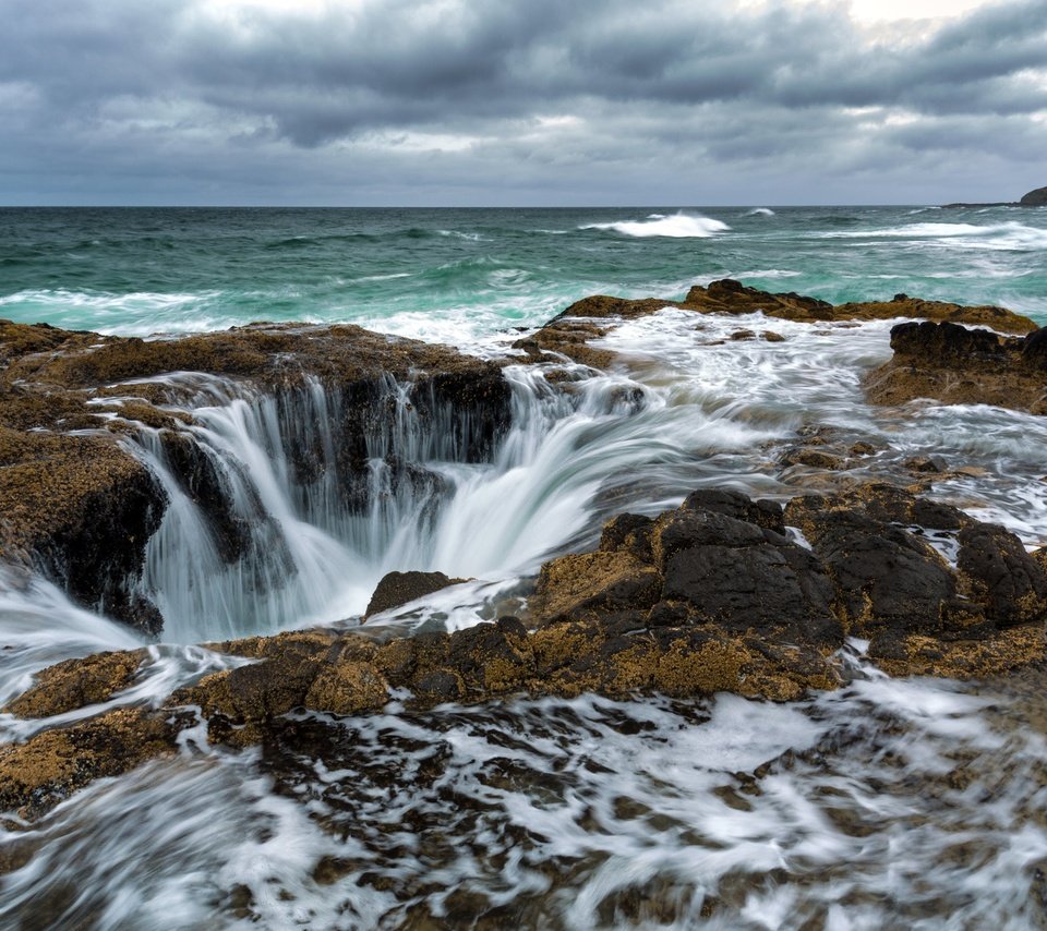 Обои скалы, камни, побережье, океан, pacific ocean, орегон, тихий океан, thors well, cape perpetua, oregon coast, rocks, stones, coast, the ocean, oregon, the pacific ocean разрешение 2560x1600 Загрузить