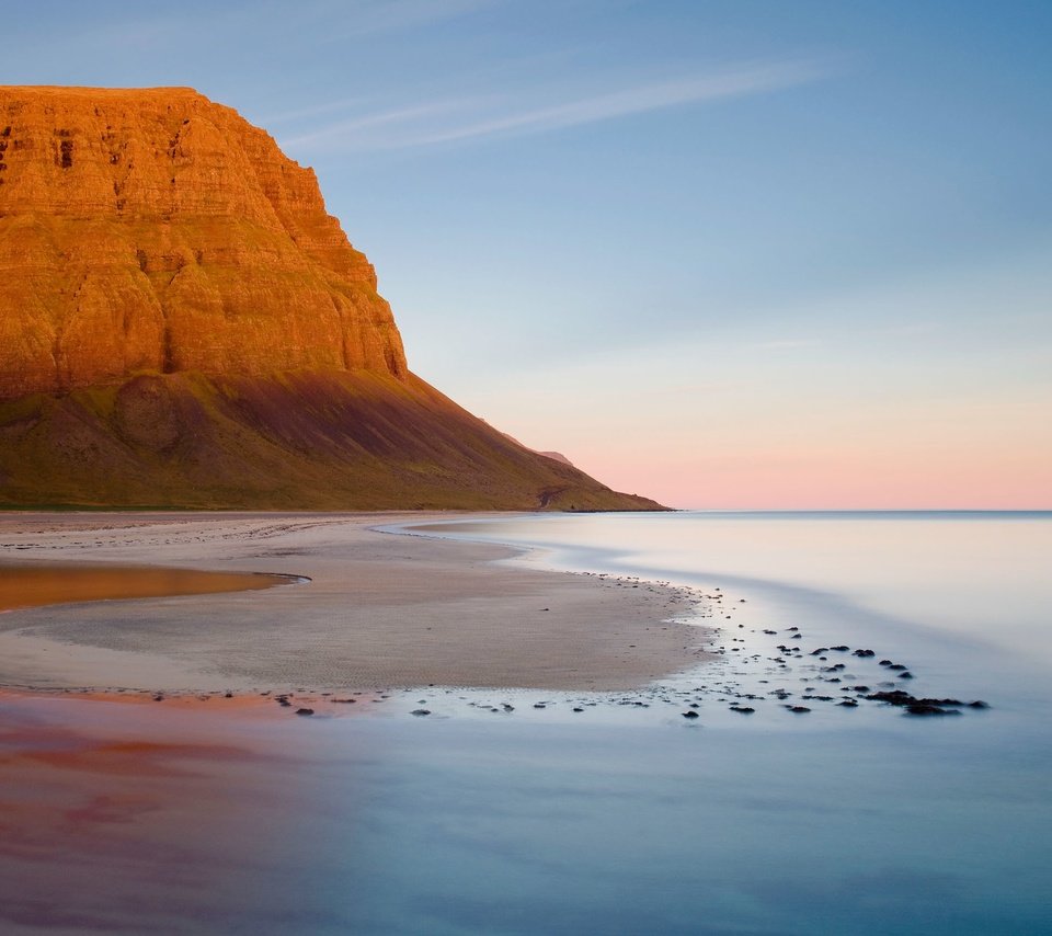 Обои небо, вода, скала, песок, пляж, горизонт, гора, the sky, water, rock, sand, beach, horizon, mountain разрешение 3000x1713 Загрузить