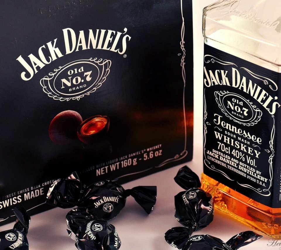 Обои конфеты, бутылка, алкоголь, виски, джек дениелс, candy, bottle, alcohol, whiskey, jack daniels разрешение 1920x1271 Загрузить