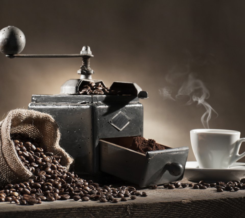 Обои напиток, кофе, чашка, кофейные зерна, кофемолка, кофе в зернах, grind coffee beans, drink, coffee, cup, coffee beans, coffee grinder, coffee bean разрешение 4256x2832 Загрузить