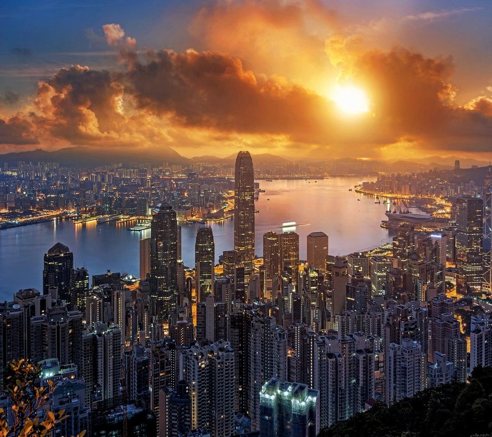 Обои закат, пейзаж, город, небоскребы, гонконг, sunset, landscape, the city, skyscrapers, hong kong разрешение 2048x1152 Загрузить