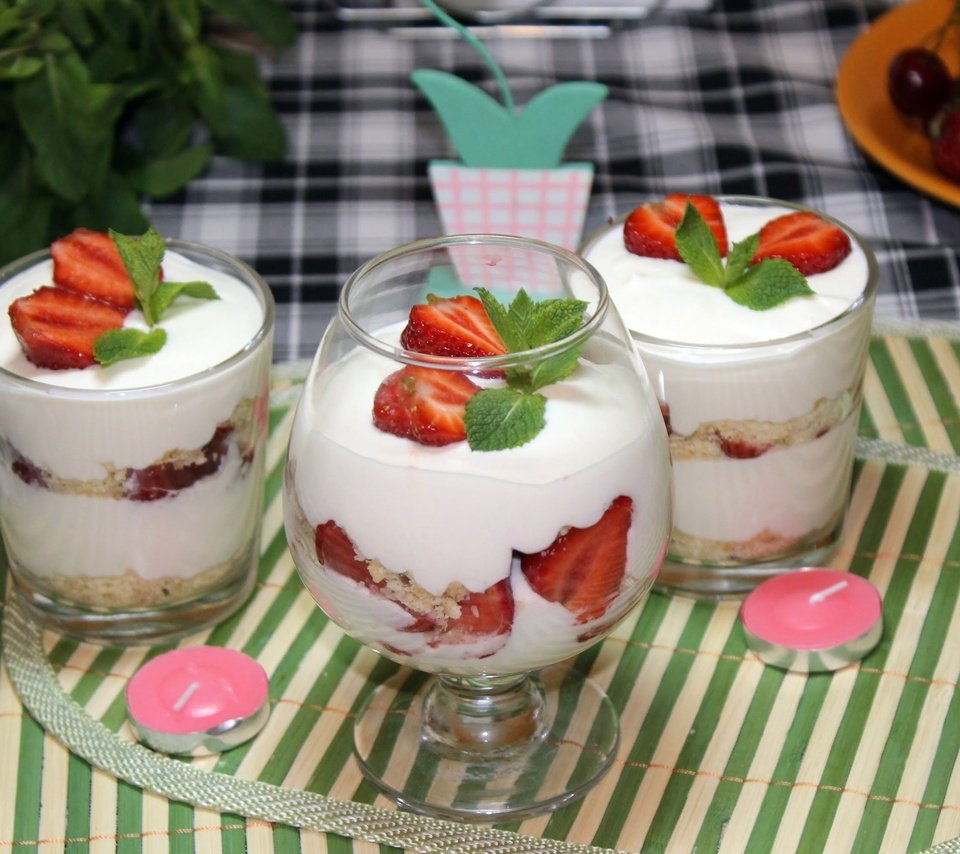 Обои мята, еда, клубника, бокал, стаканы, сладкое, сливки, .десерт, mint, food, strawberry, glass, glasses, sweet, cream, .dessert разрешение 3000x2000 Загрузить