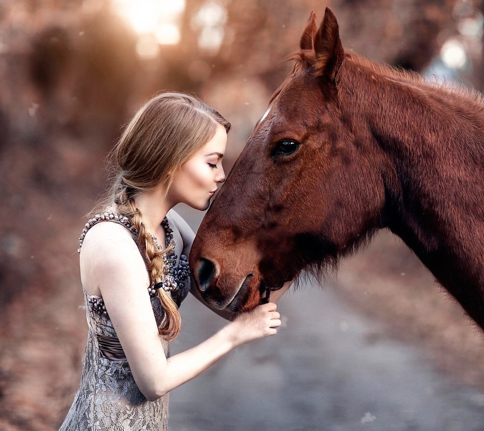 Обои лошадь, алессандро ди чикко, природа, платье, модель, профиль, конь, поцелуй, косы, закрытые глаза, closed eyes, horse, alessandro di cicco, nature, dress, model, profile, kiss, braids разрешение 2048x1365 Загрузить
