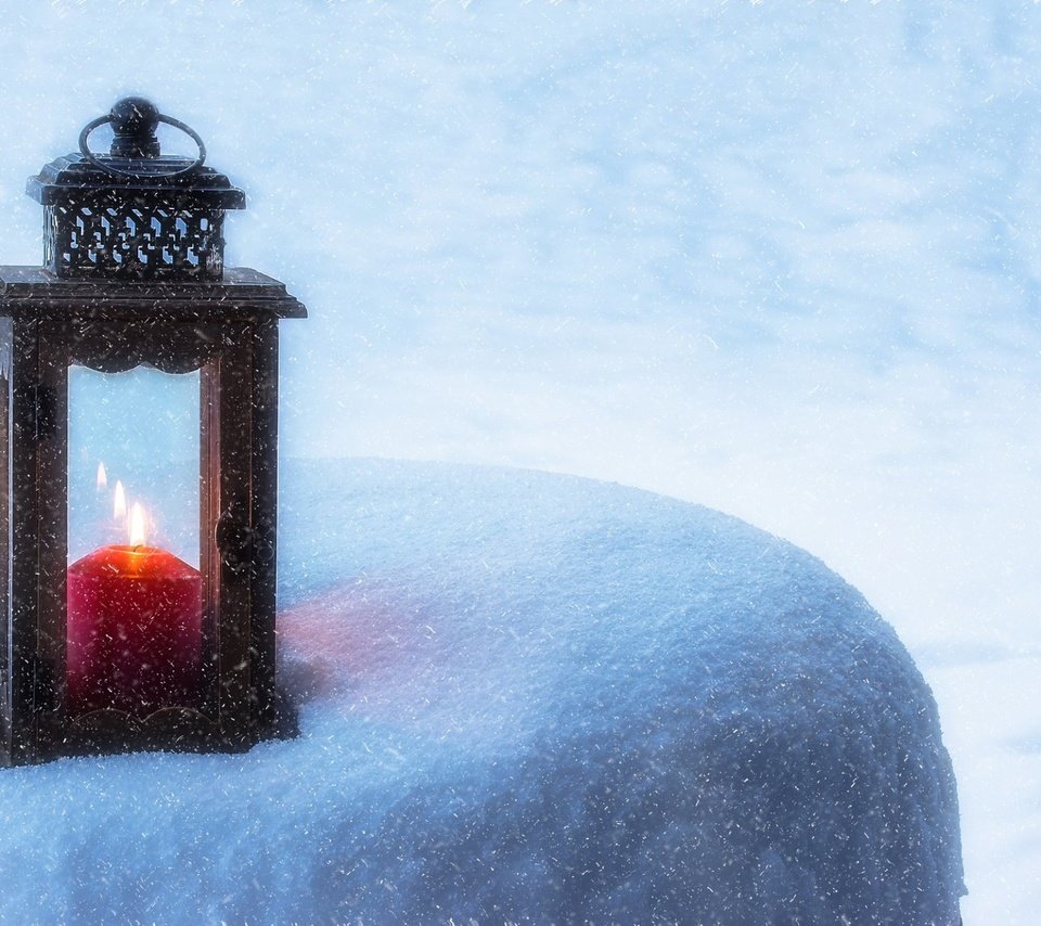 Обои снег, зима, фонарь, свечка, свеча, фонарик, e, snow, winter, lantern, candle, flashlight разрешение 2000x1332 Загрузить