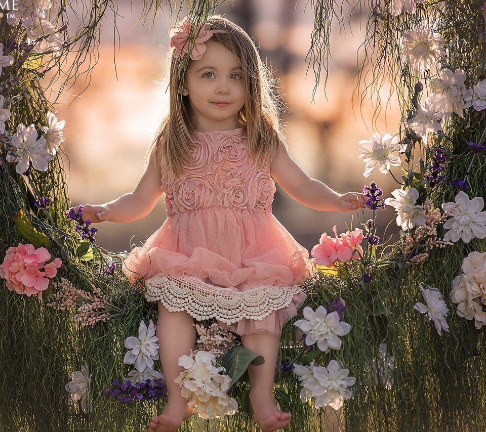 Обои цветы, трава, природа, девочка, ребенок, качели, качается, flowers, grass, nature, girl, child, swing, swinging разрешение 1920x1200 Загрузить