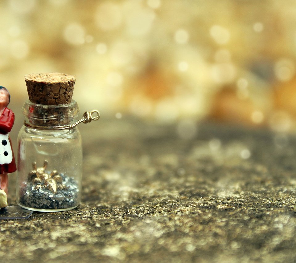 Обои бутылочка, боке, фигурка, баночка, bottle, bokeh, figure, jar разрешение 3840x2400 Загрузить