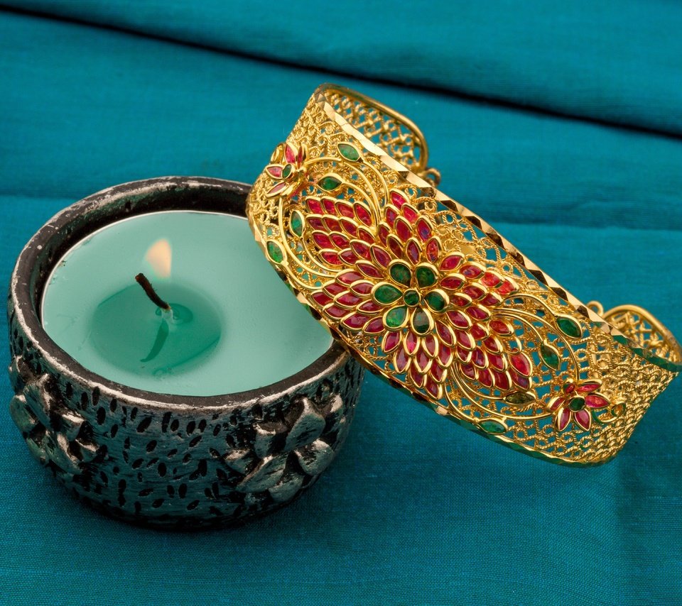 Обои пламя, огонь, свечка, браслет, свеча, украшение, flame, fire, candle, bracelet, decoration разрешение 5281x3840 Загрузить