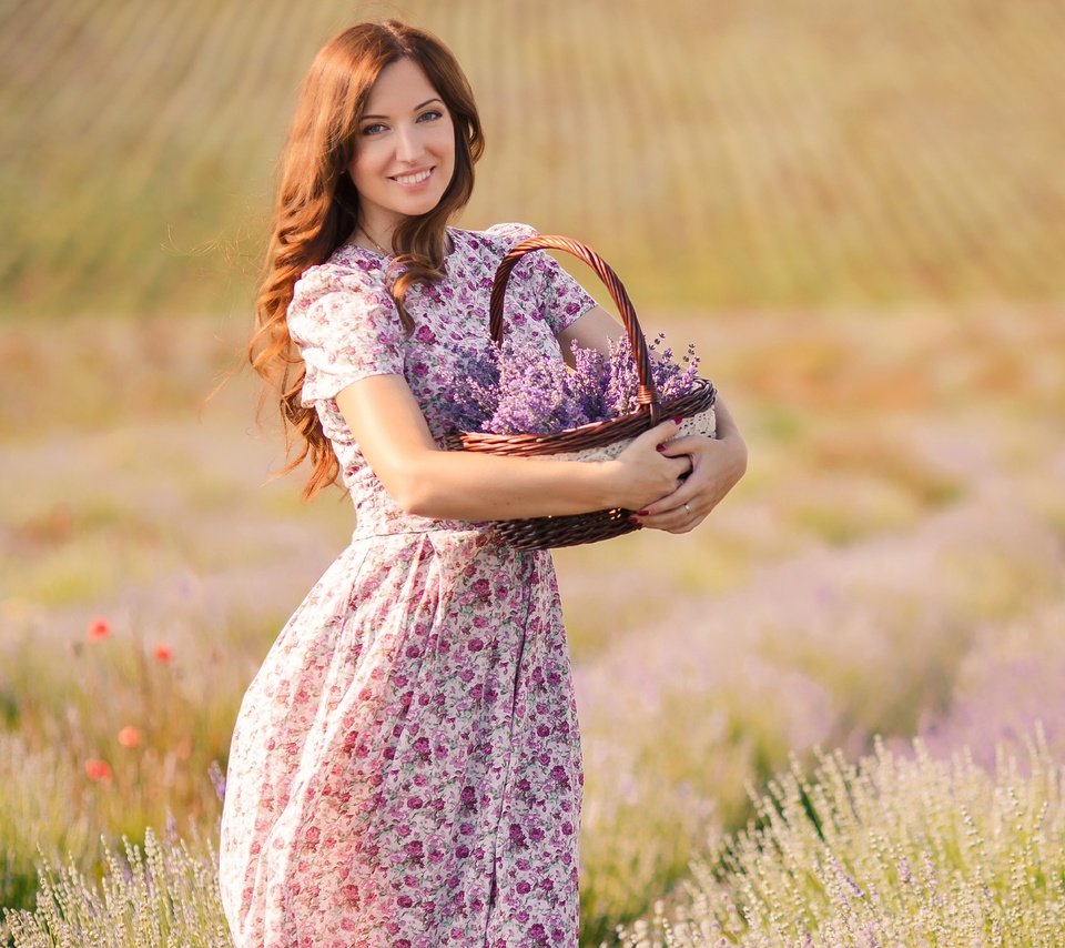 Обои цветы, природа, девушка, улыбка, поле, лаванда, лицо, корзинка, flowers, nature, girl, smile, field, lavender, face, basket разрешение 5466x4052 Загрузить