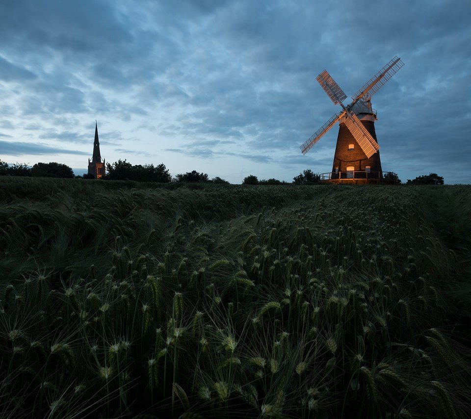 Обои небо, облака, ночь, поле, мельница, колосья, the sky, clouds, night, field, mill, ears разрешение 2048x1365 Загрузить