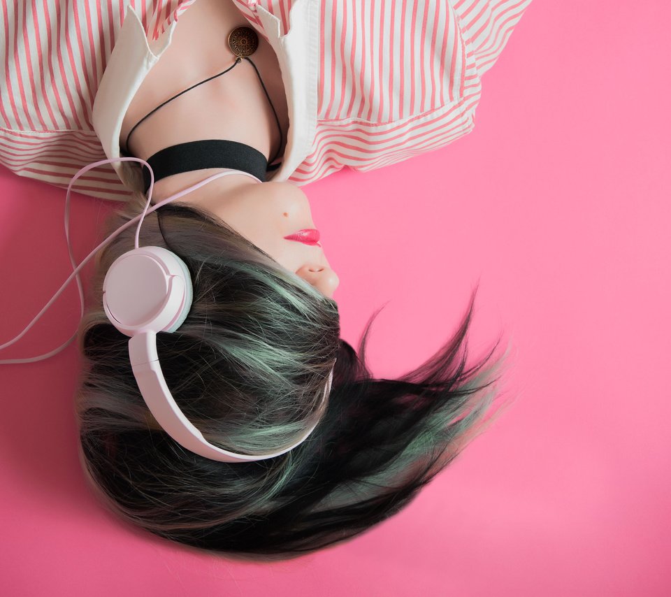 Обои девушка, музыка, наушники, модель, волосы, лицо, чокер, girl, music, headphones, model, hair, face, choker разрешение 3780x2782 Загрузить