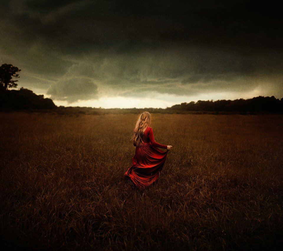 Обои небо, tj drysdale, природа, тучи, девушка, поле, модель, волосы, красное платье, the sky, nature, clouds, girl, field, model, hair, red dress разрешение 2000x1333 Загрузить