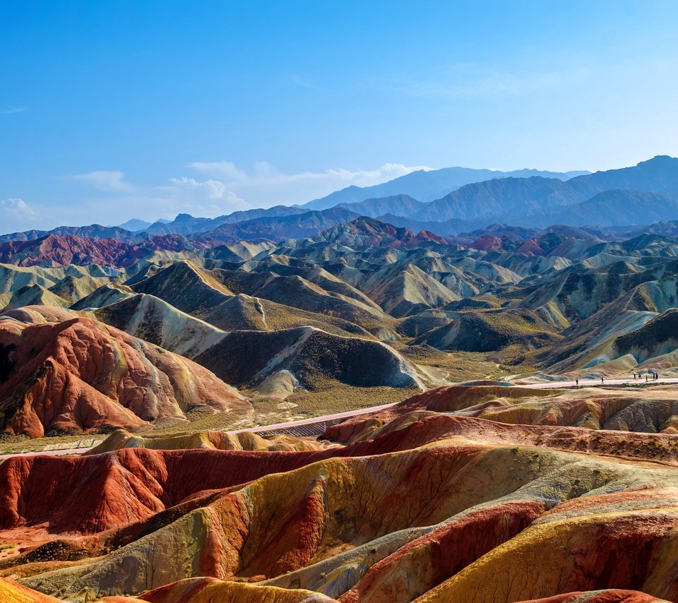 Обои небо, national geopark, облака, горы, скалы, китай, национальный парк, zhangye danxia, zhangye national geopark, colourful mountains, цветные горы, colorful mountains, the sky, clouds, mountains, rocks, china, national park разрешение 3072x2056 Загрузить