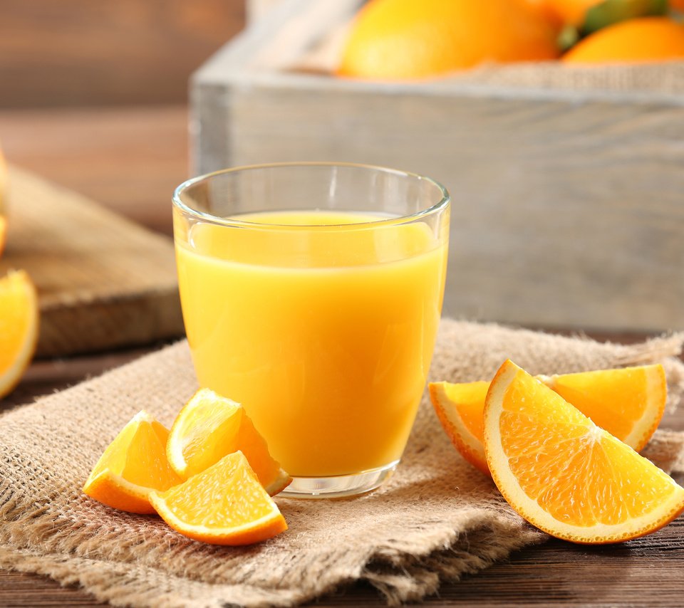 Обои апельсины, цитрусы, апельсиновый сок, сок, мешковина, oranges, citrus, orange juice, juice, burlap разрешение 3840x2400 Загрузить