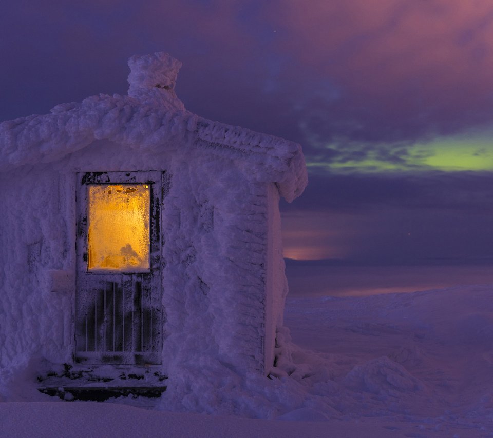 Обои свет, ночь, снег, зима, пейзаж, домик, арктика, gunar streu, light, night, snow, winter, landscape, house, arctic разрешение 1920x1200 Загрузить