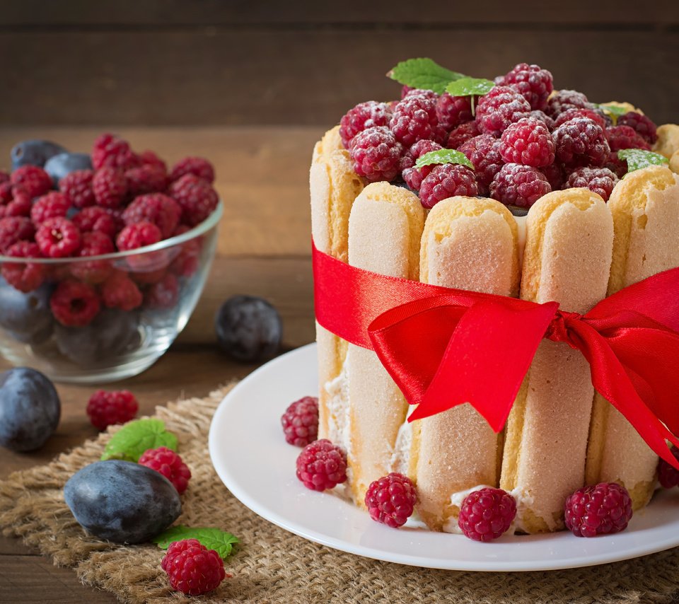 Обои малина, ягоды, торт, десерт, бант, сливы, савоярди, raspberry, berries, cake, dessert, bow, plum, savoiardi разрешение 6000x4000 Загрузить