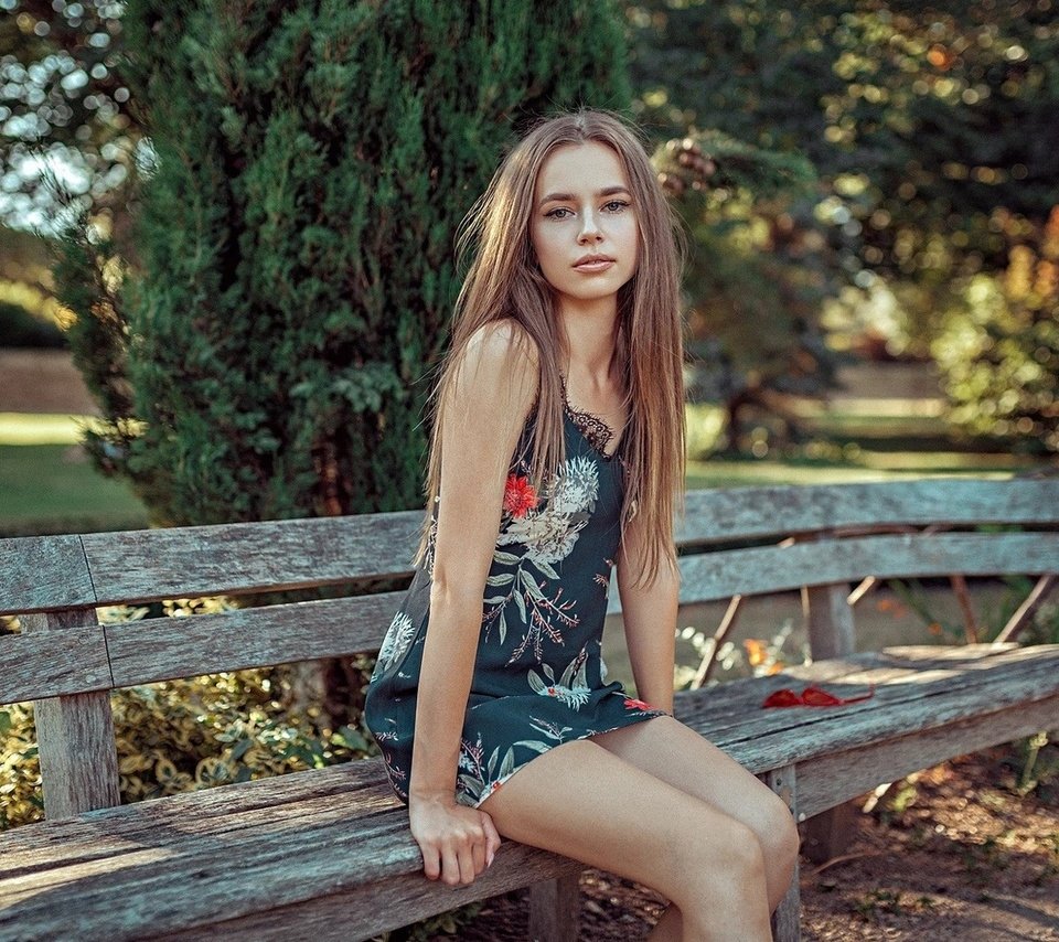 Обои девушка, поза, взгляд, сидит, скамейка, girl, pose, look, sitting, bench разрешение 1920x1080 Загрузить