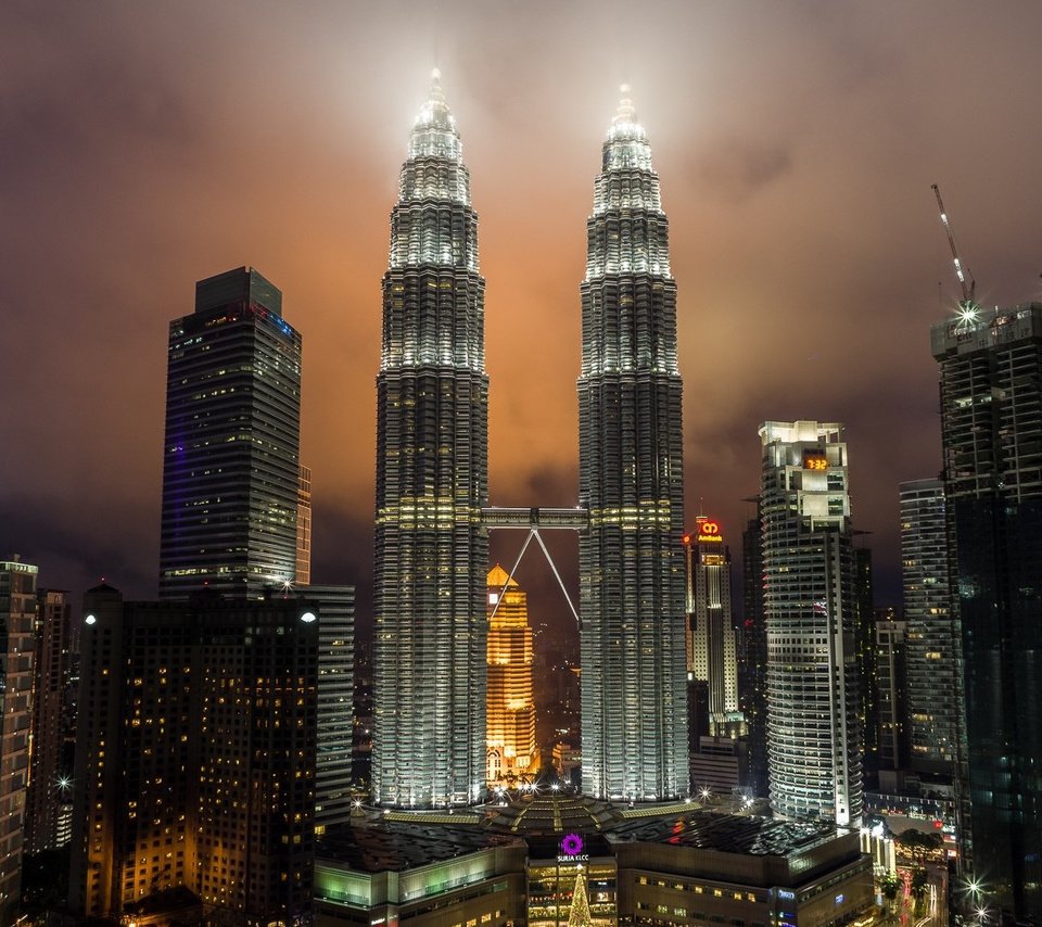 Обои ночь, город, башни, малайзия, куала-лумпур, night, the city, tower, malaysia, kuala lumpur разрешение 1920x1080 Загрузить