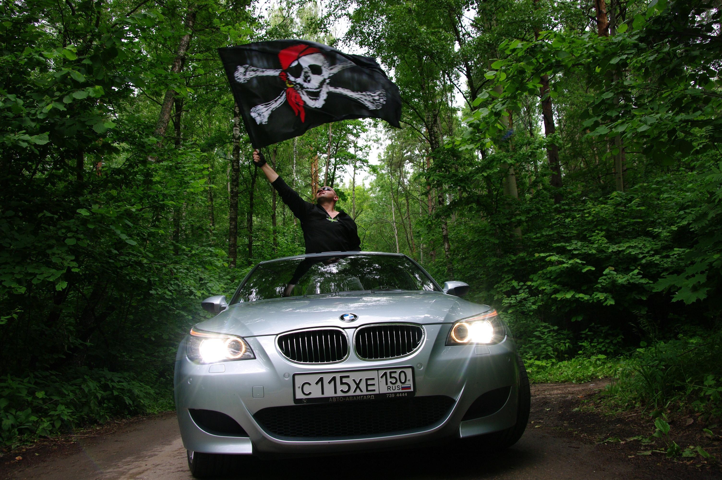 Обои флаг, пираты, бмв, flag, pirates, bmw разрешение 3008x2000 Загрузить