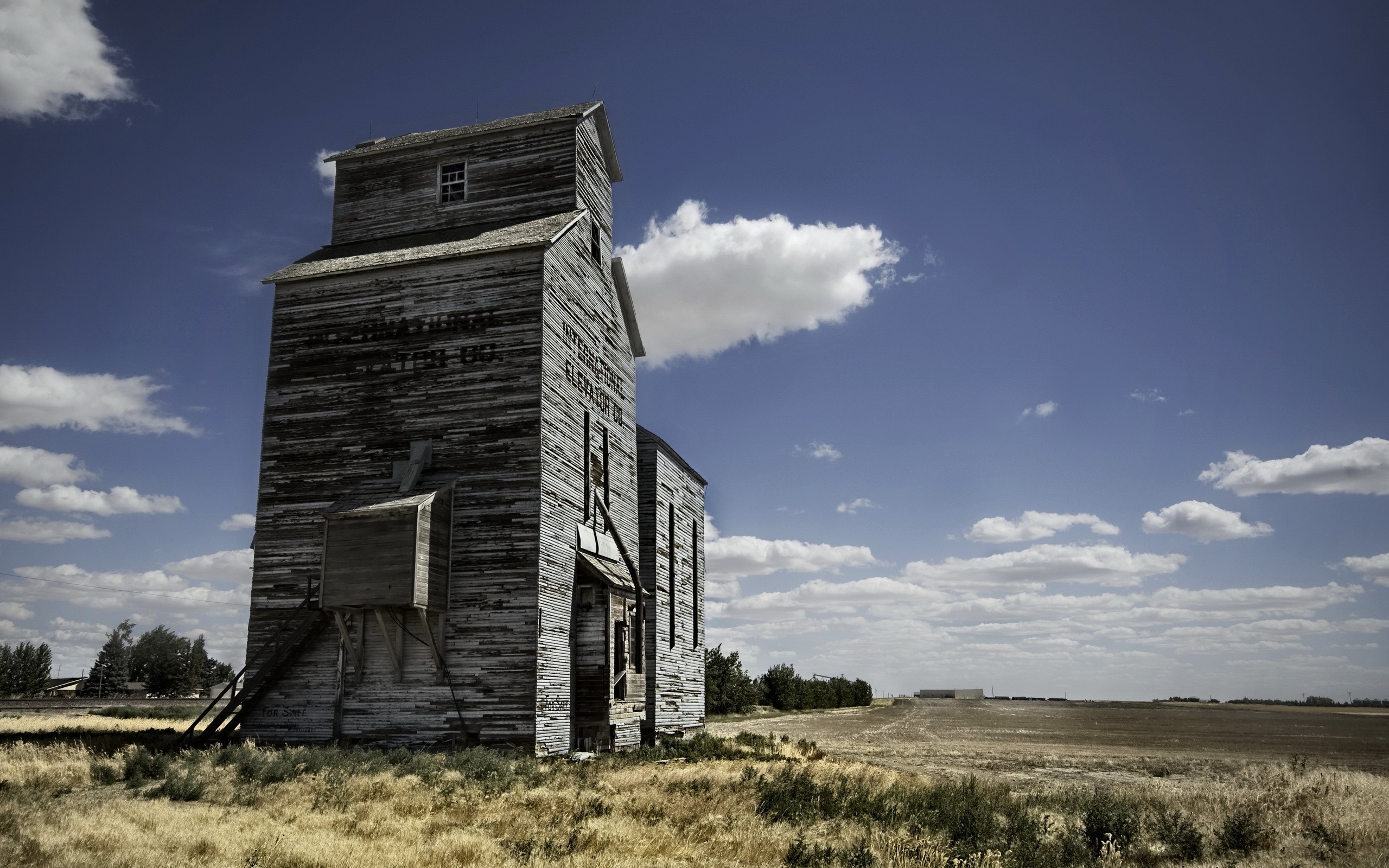 Обои облака, поле, здание, амбар, clouds, field, the building, the barn разрешение 2560x1600 Загрузить