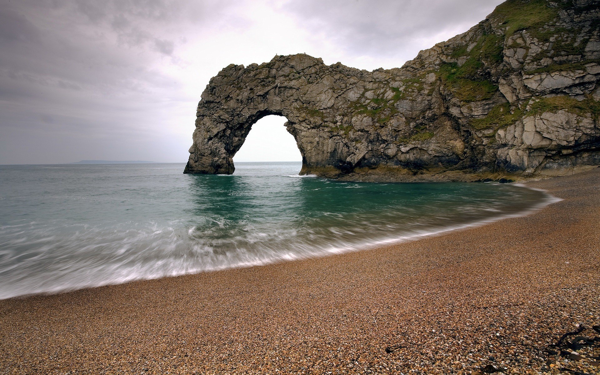 Обои галька, море, скала, заплыв, пролив, pebbles, sea, rock, swim, strait разрешение 1920x1200 Загрузить