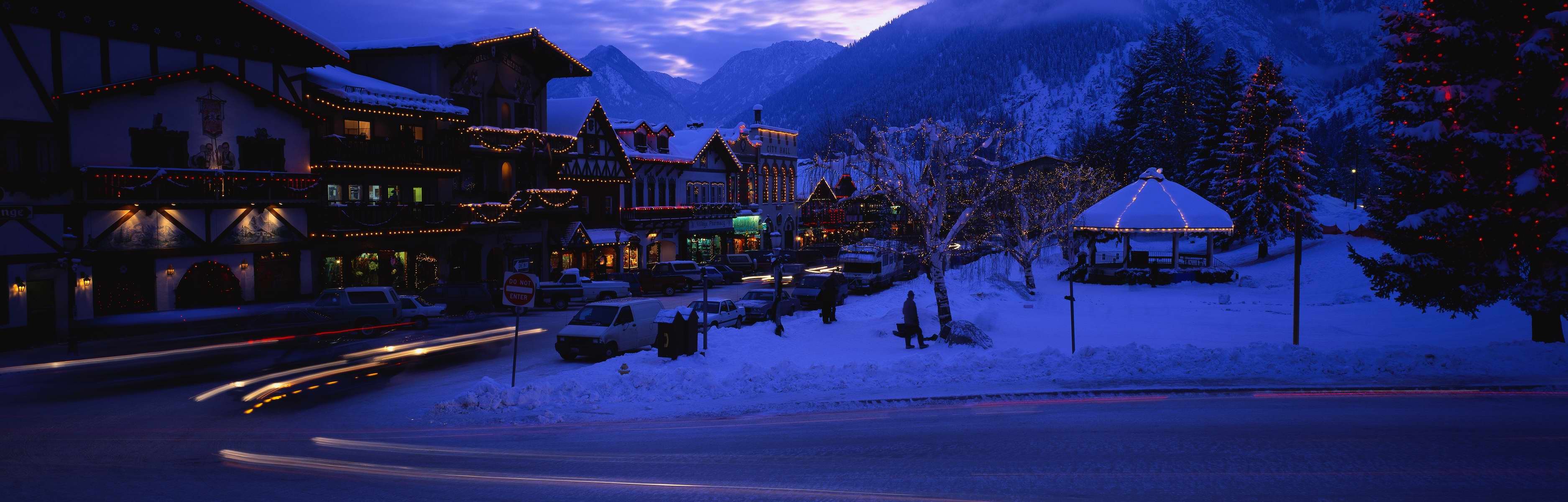 Обои вечер, горы, зима, городок, the evening, mountains, winter, town разрешение 3750x1200 Загрузить