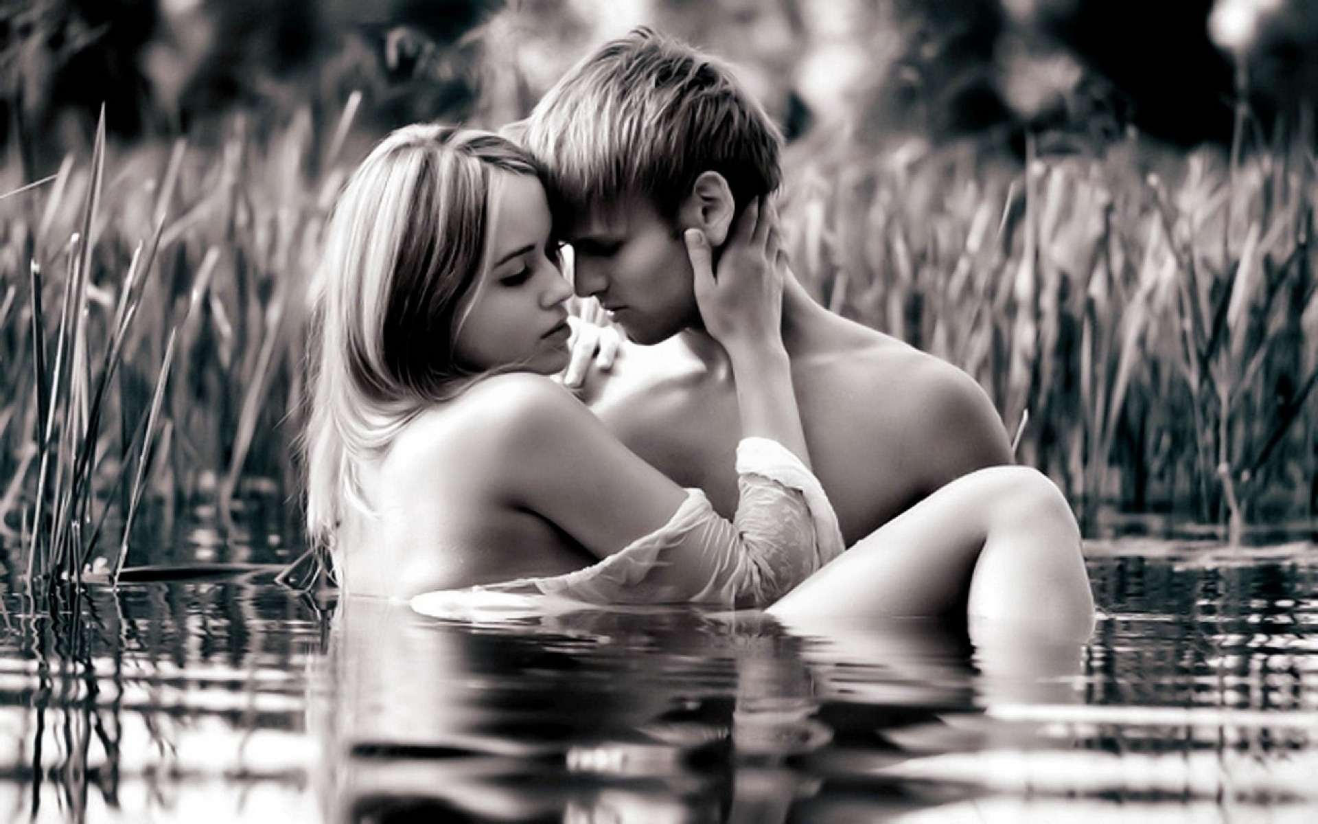 Обои вода, девушка, парень, чёрно-белое, любовь, романтика, water, girl, guy, black and white, love, romance разрешение 1920x1200 Загрузить