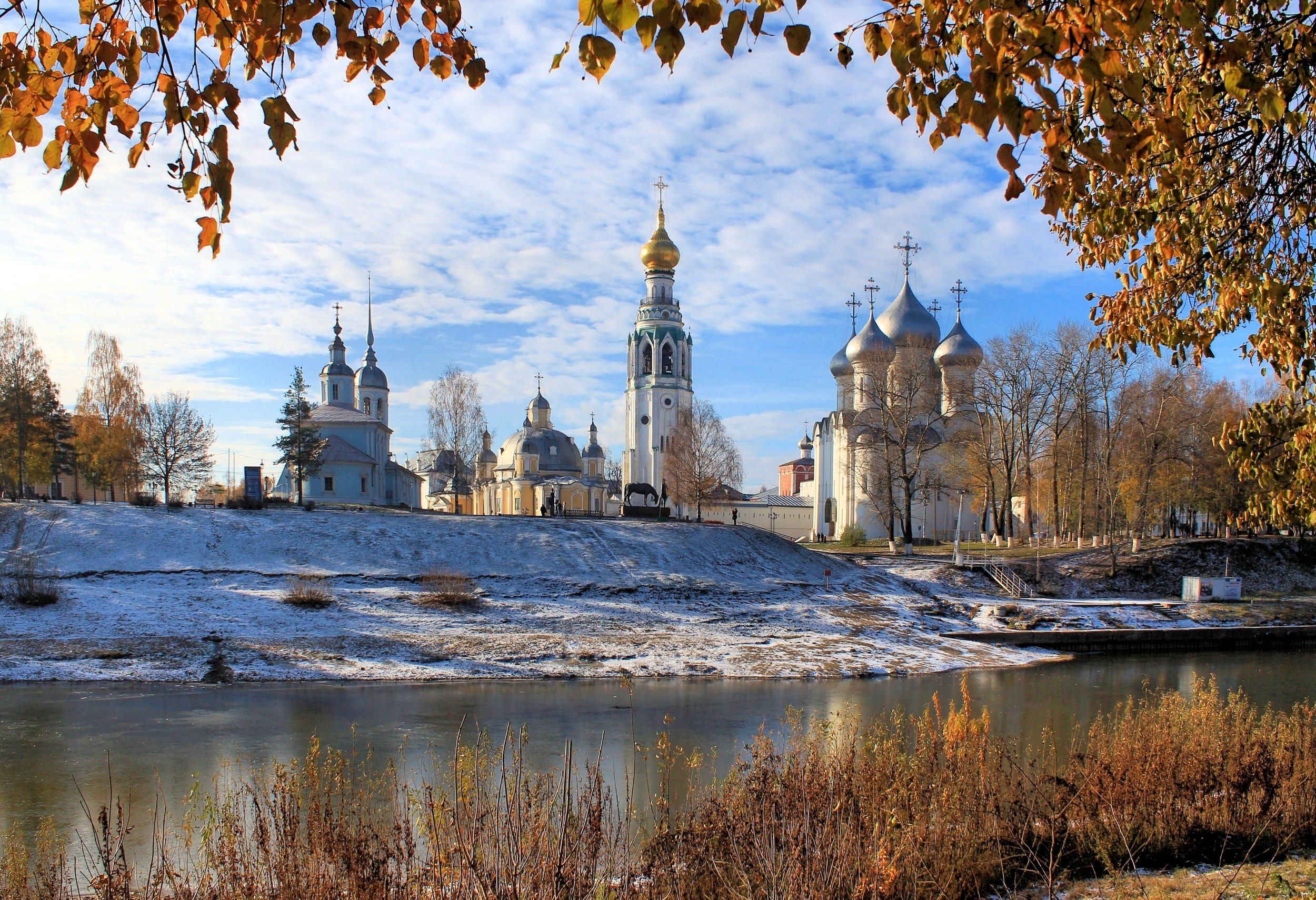 Обои река, вологда, берег, храм, пейзаж, город, осень, россия, церковь, river, vologda, shore, temple, landscape, the city, autumn, russia, church разрешение 2500x1710 Загрузить