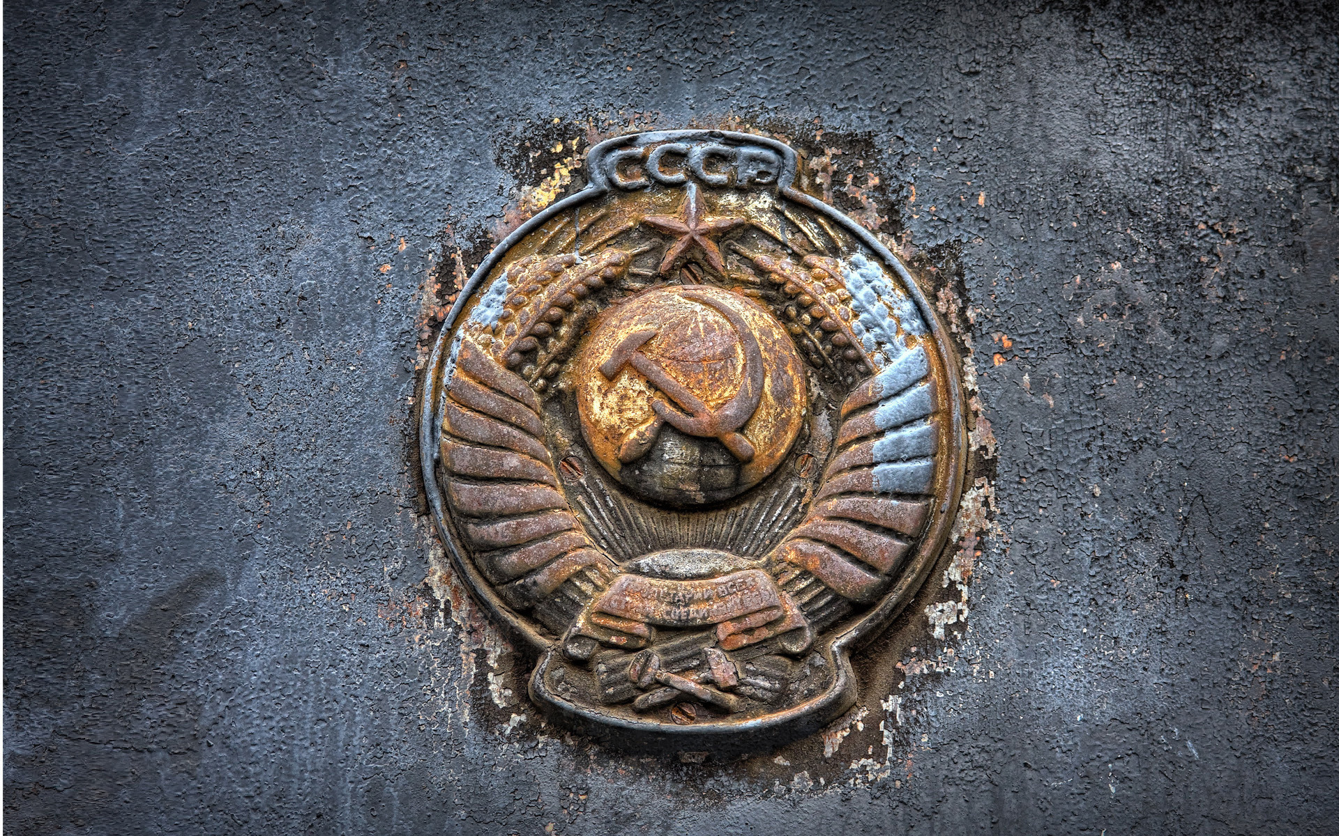 Обои металл, герб, лого, ржавчина, государство, metal, coat of arms, logo, rust, the state разрешение 1920x1200 Загрузить