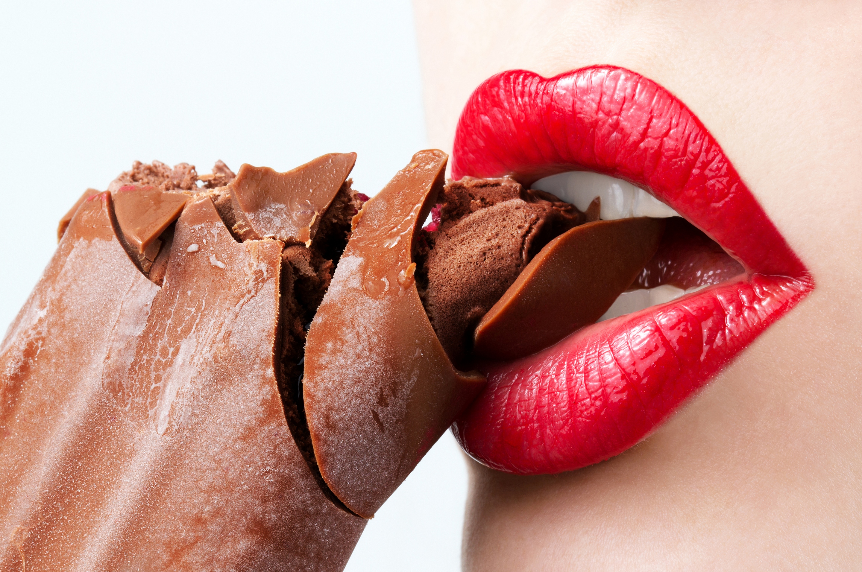 Обои девушка, мороженое, губы, шоколадный каприз, girl, ice cream, lips, chocolate caprice разрешение 2880x1912 Загрузить
