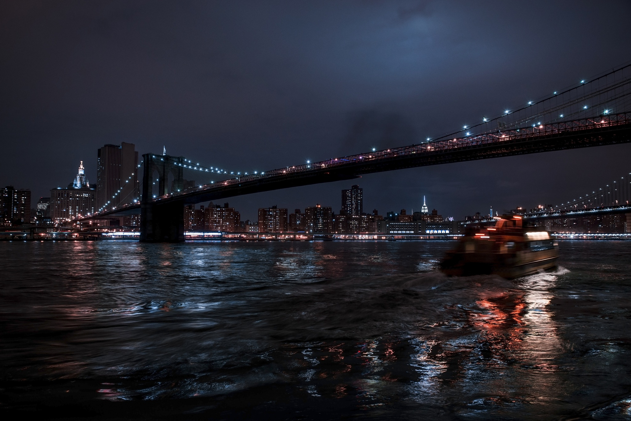 Обои ночь, огни, отражение, мост, город, фотограф, julia sariy, night, lights, reflection, bridge, the city, photographer разрешение 2048x1367 Загрузить