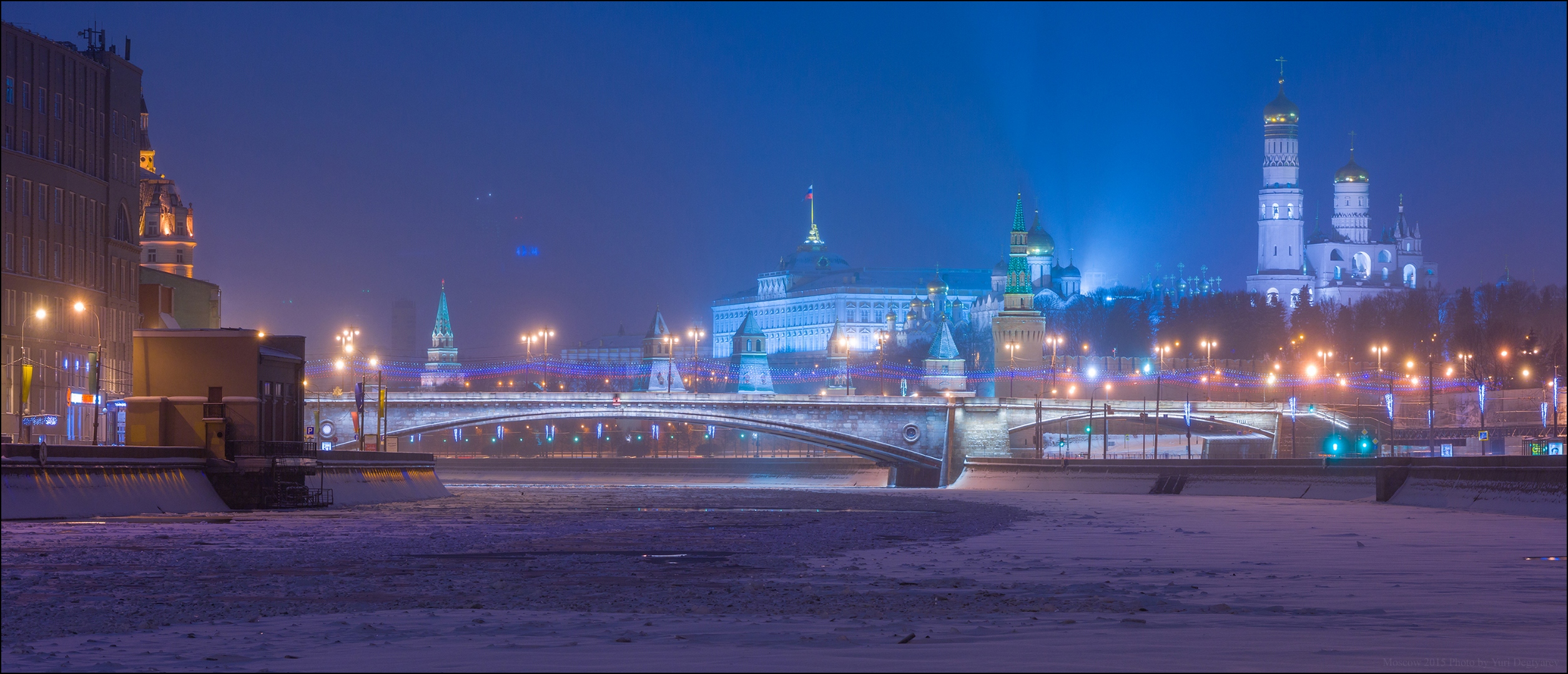 Обои москва, кремль, россия, юрий дегтярёв, большой москворецкий мост, moscow, the kremlin, russia, yuri degtyarev, bolshoy moskvoretsky bridge разрешение 2511x1080 Загрузить