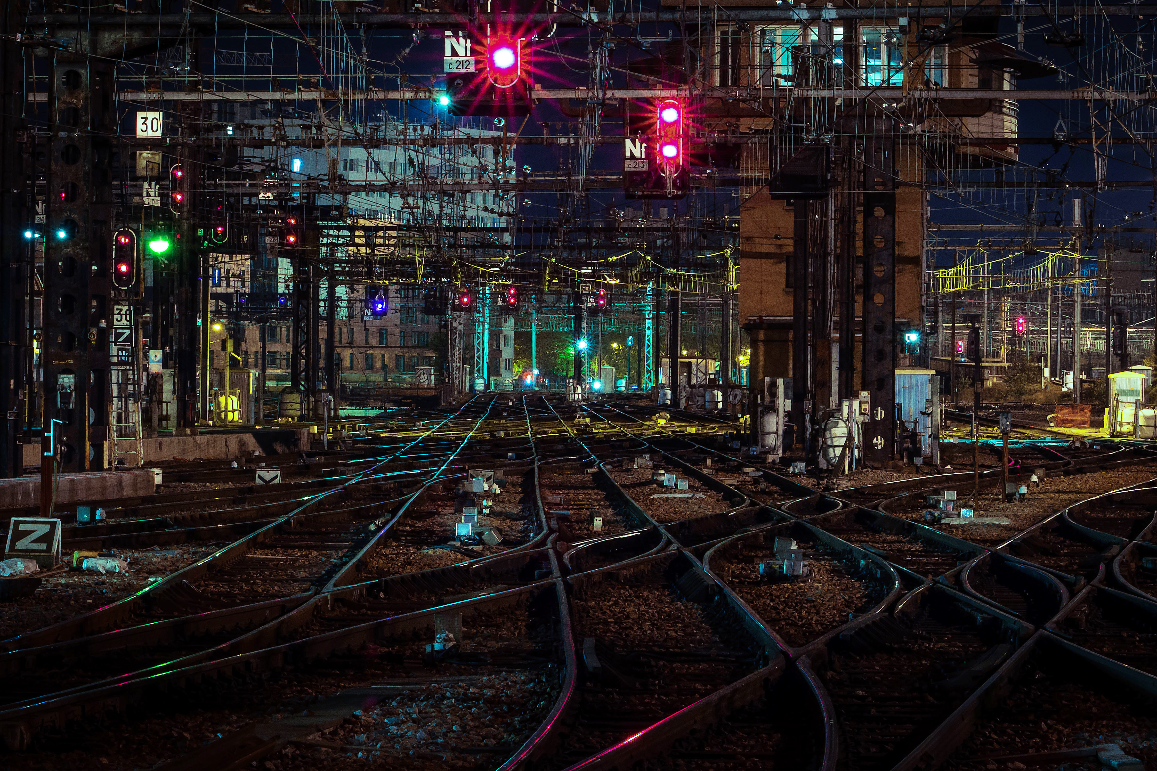 Обои ночь, фонари, железная дорога, станция, ноч, railroads, night, lights, railroad, station разрешение 4485x2989 Загрузить