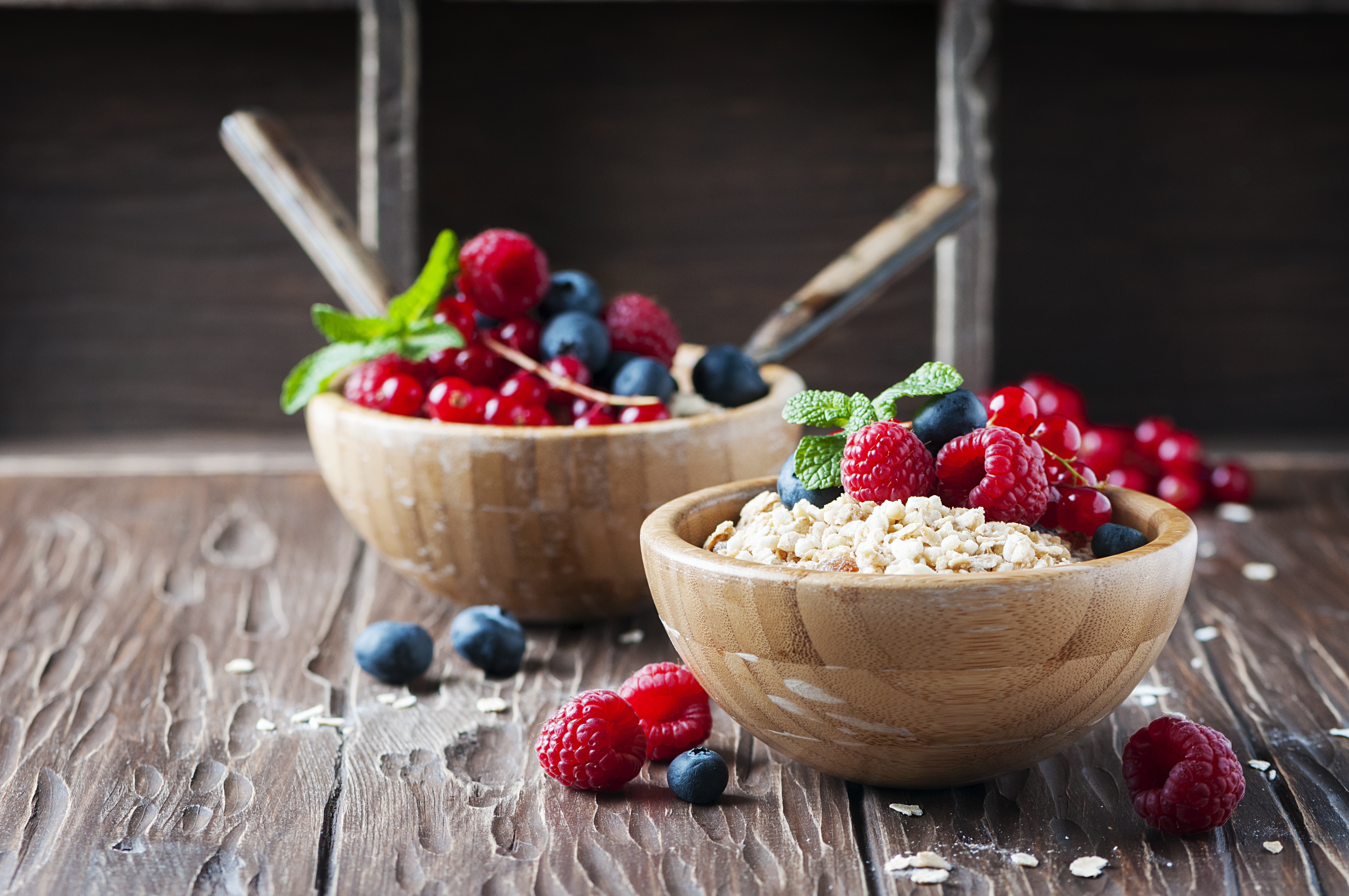 Обои малина, ягоды, черника, завтрак, мюсли, свежие ягоды, молока, raspberry, berries, blueberries, breakfast, muesli, fresh berries, milk разрешение 4288x2848 Загрузить