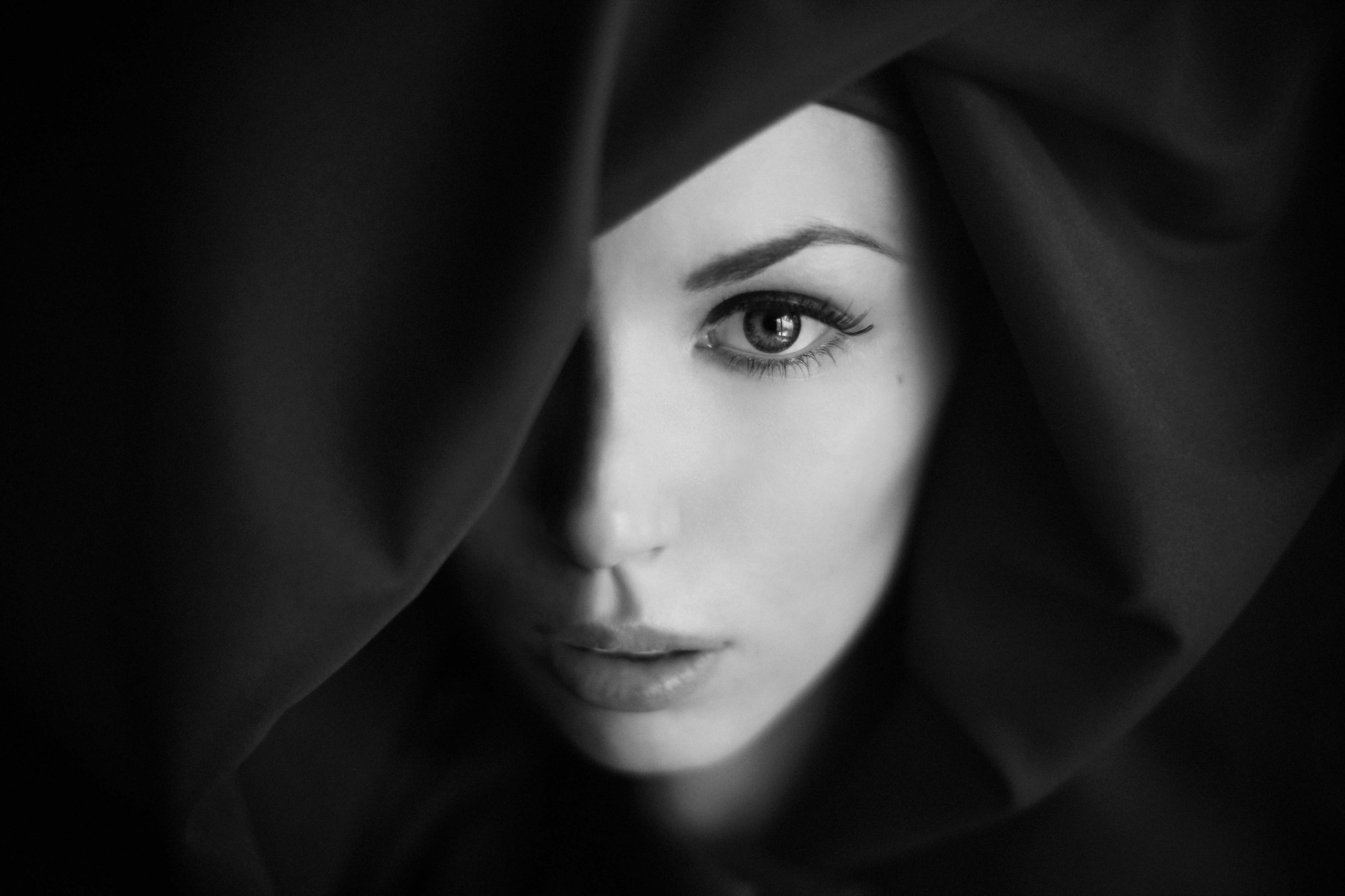 Черно Белое Фото Глаза Девушки