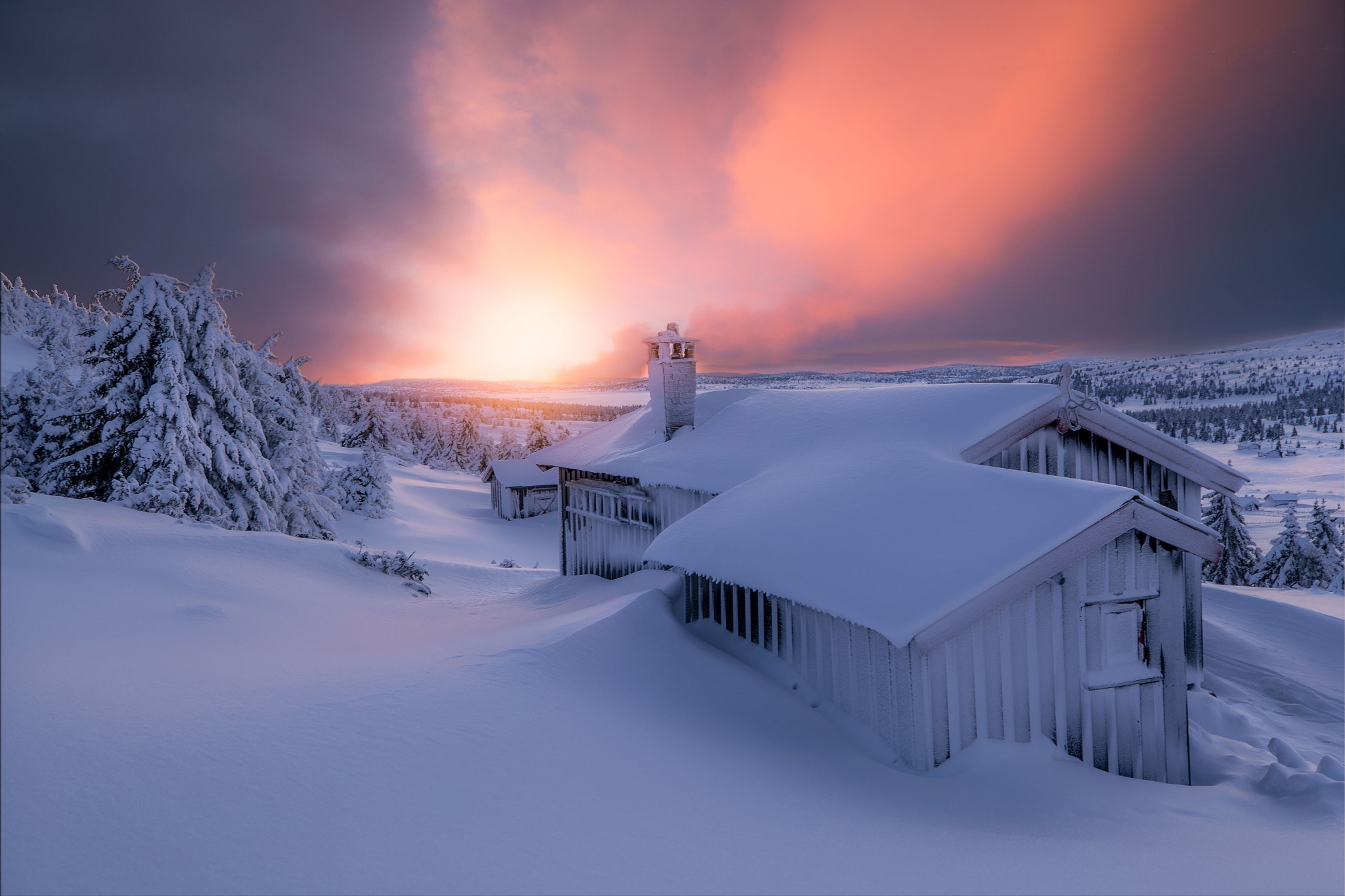 Обои небо, свет, вечер, снег, зима, домик, the sky, light, the evening, snow, winter, house разрешение 2048x1365 Загрузить