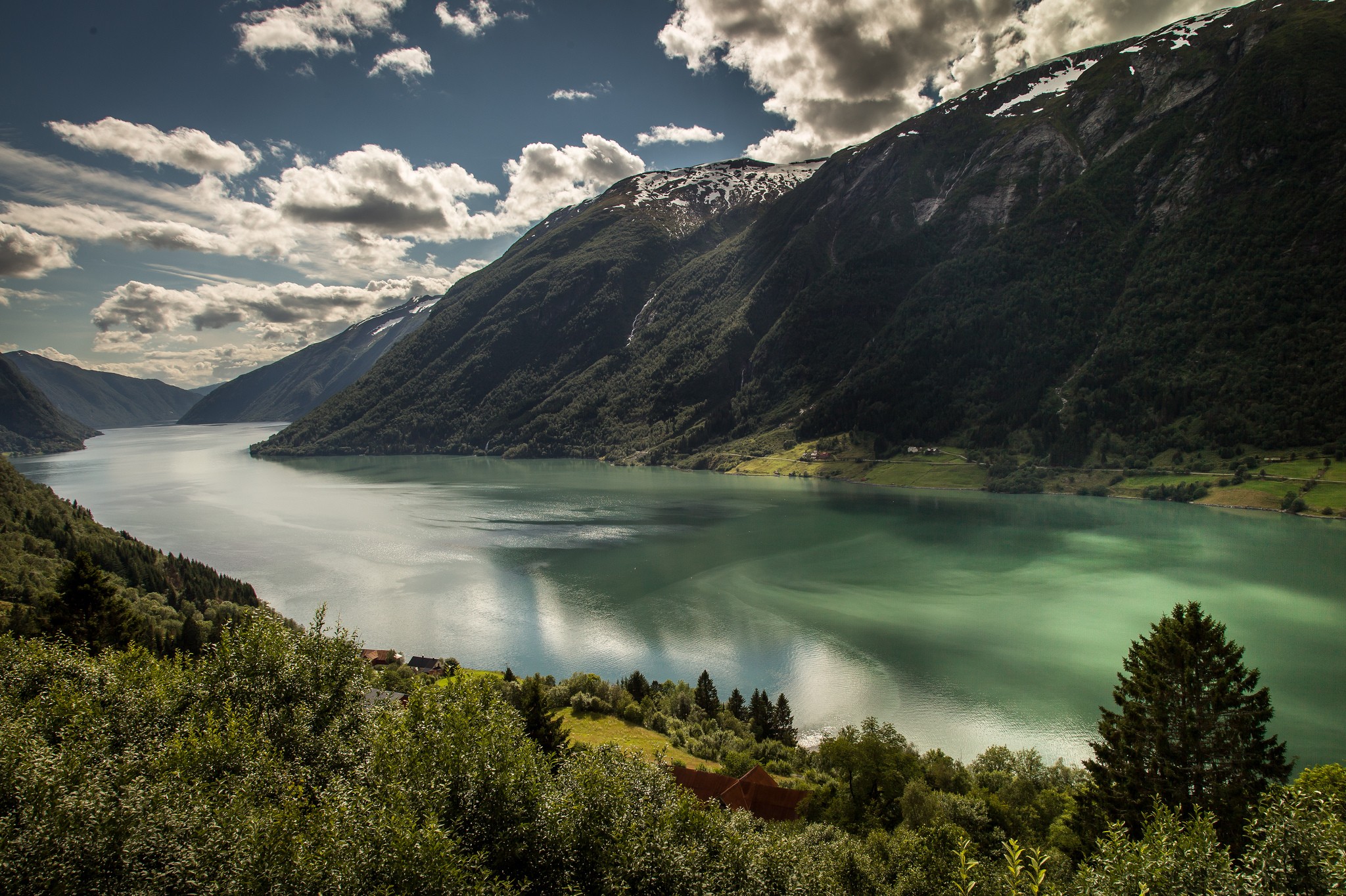 Обои облака, горы, природа, пейзаж, залив, норвегия, фьорд, согне-фьорд, clouds, mountains, nature, landscape, bay, norway, the fjord разрешение 2048x1365 Загрузить