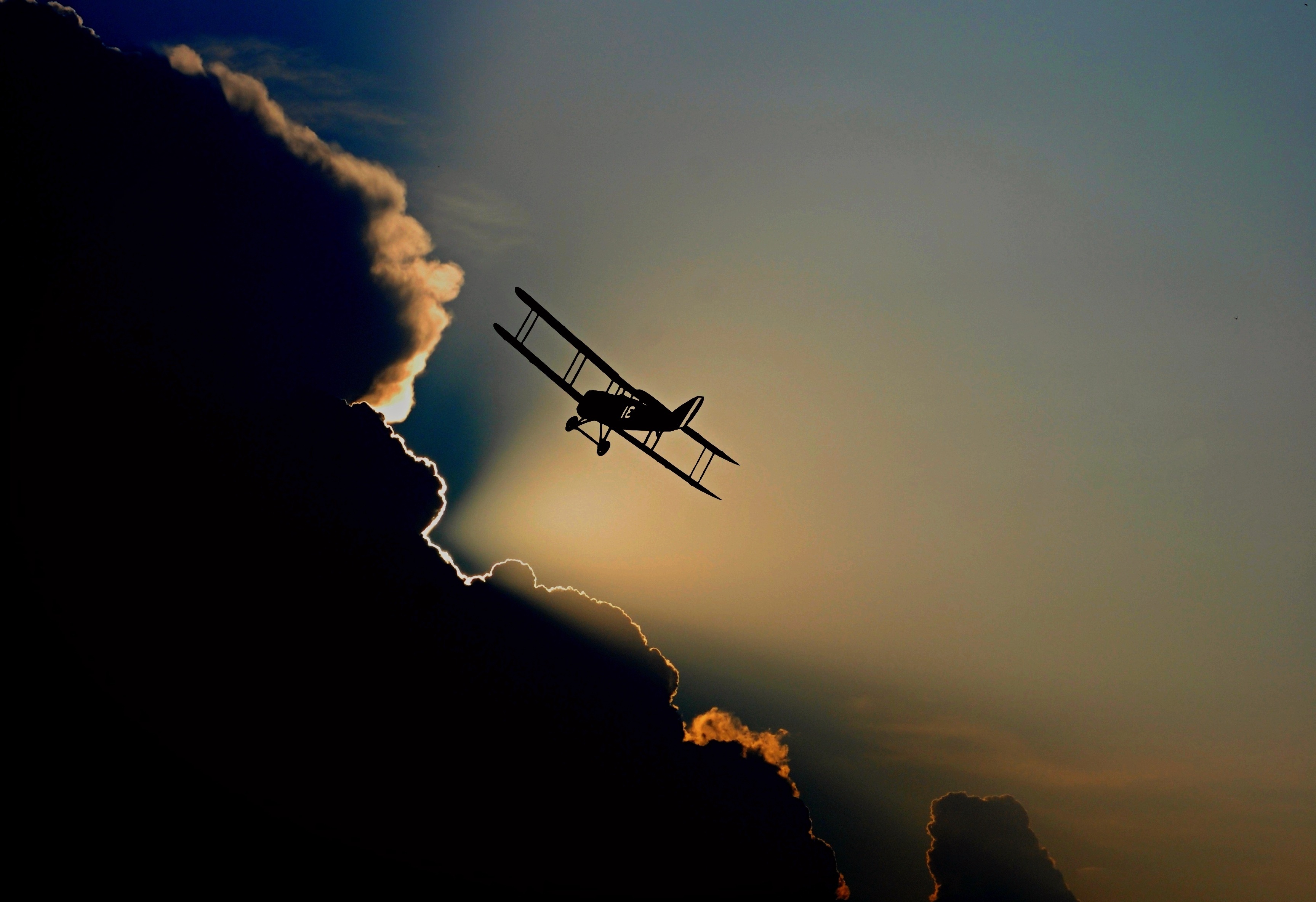 Обои облака, самолет, авиация, неба, авиатехника, летны, clouds, the plane, aviation, sky, aircraft, flight разрешение 3454x2366 Загрузить