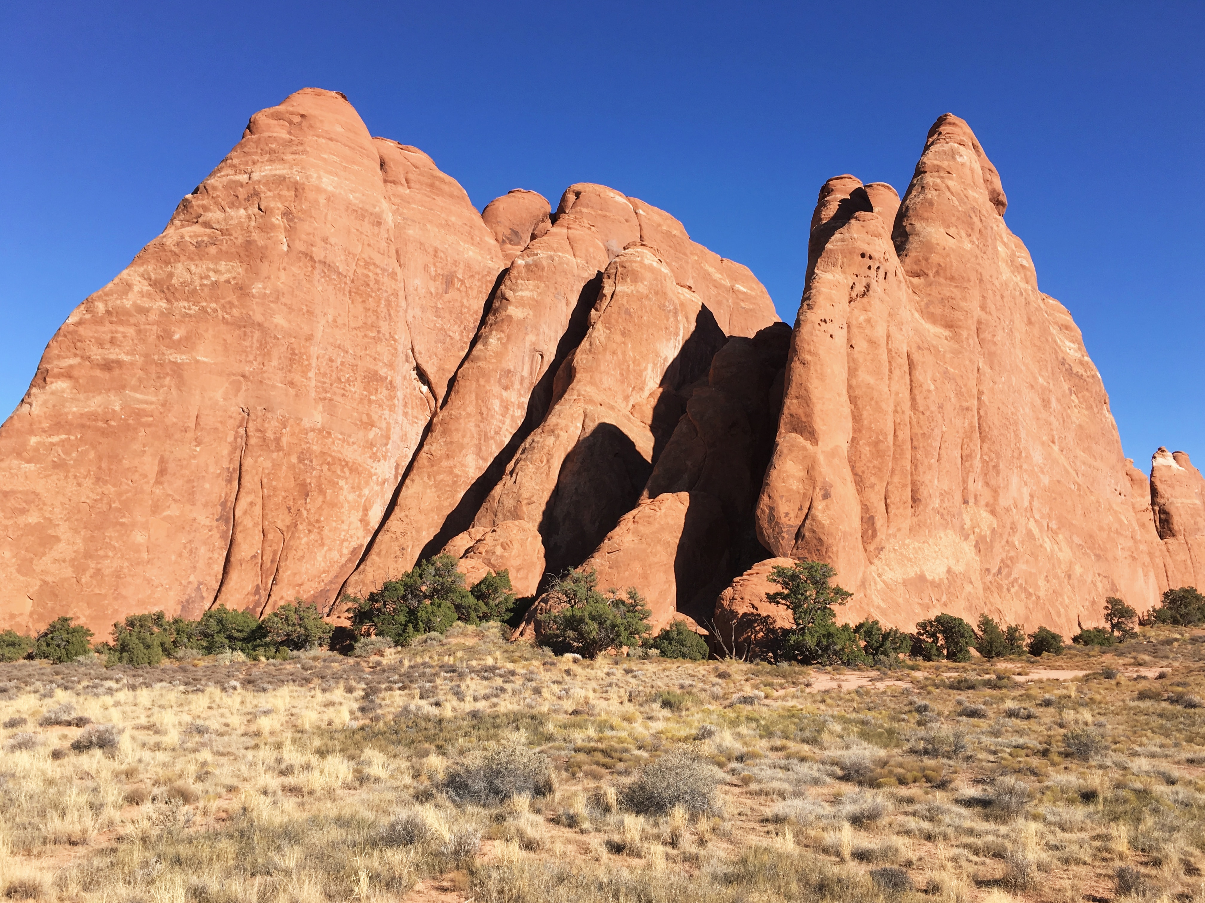 Обои пейзаж, пустыня, гора, вершина, рельеф, монолит, landscape, desert, mountain, top, relief, monolith разрешение 4032x3024 Загрузить