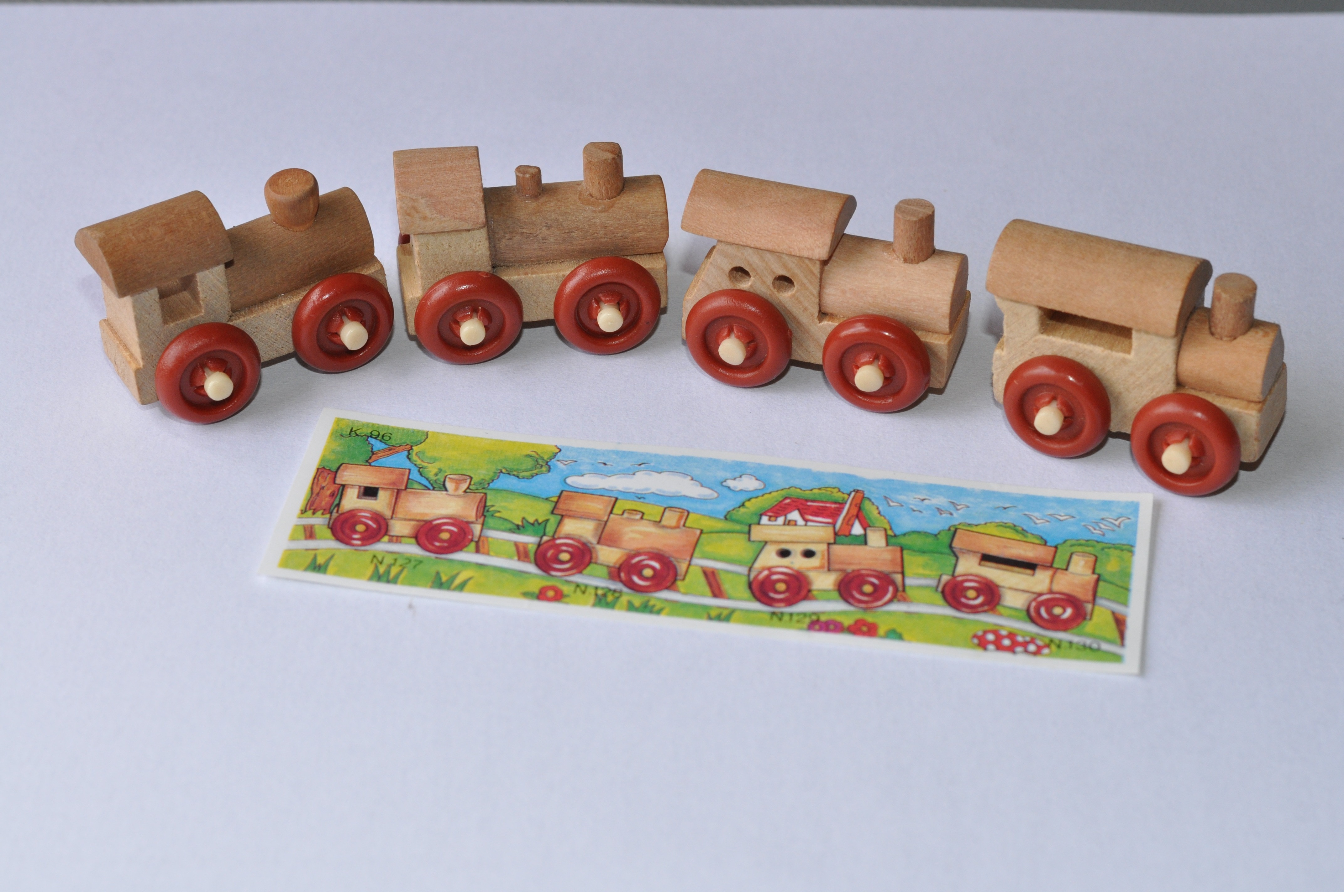 Обои поезд, игрушки, паровозик, деревянный, train, toys, wooden разрешение 4288x2848 Загрузить