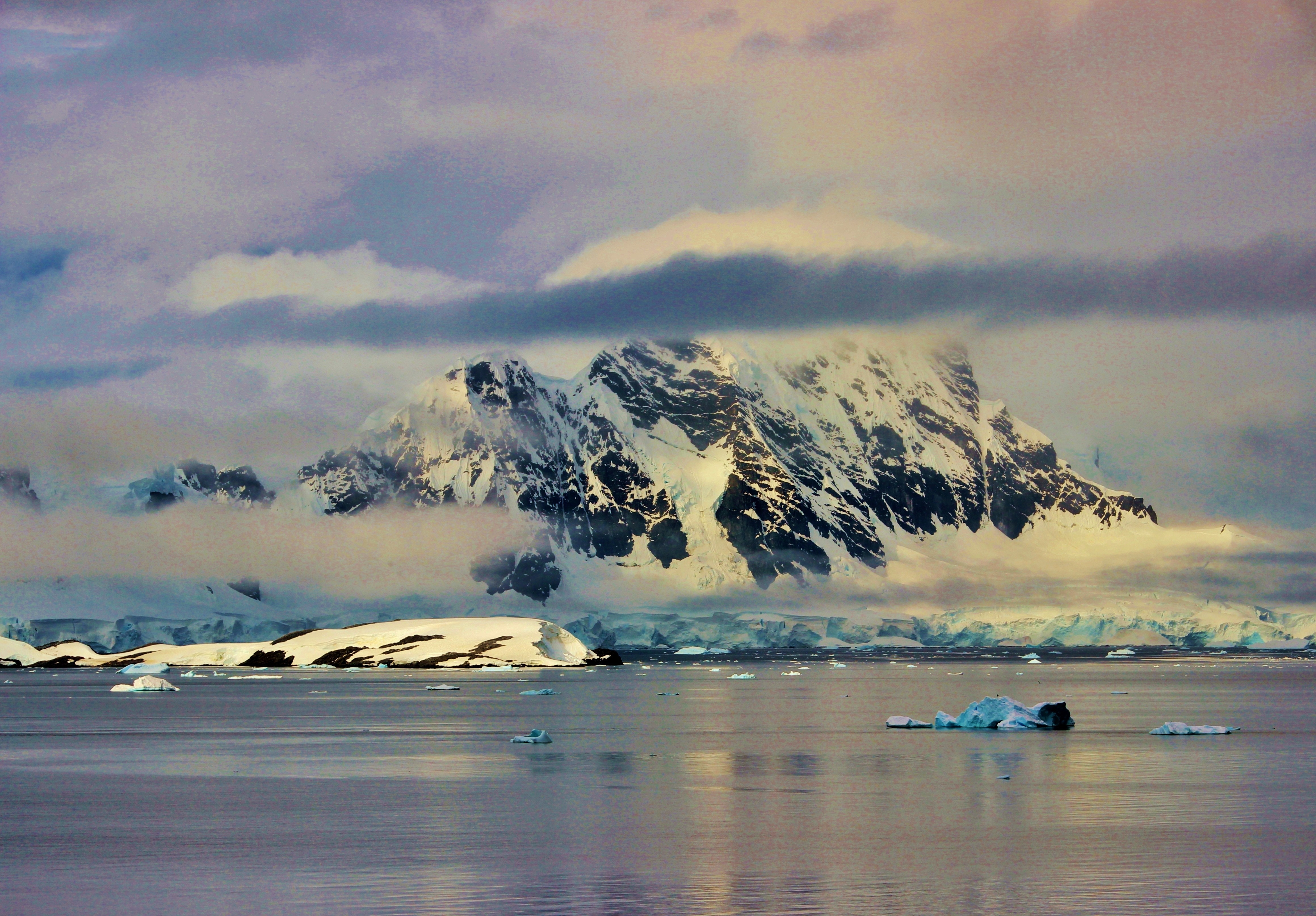 Обои вода, горы, природа, отражение, лёд, антарктида, water, mountains, nature, reflection, ice, antarctica разрешение 4637x3228 Загрузить