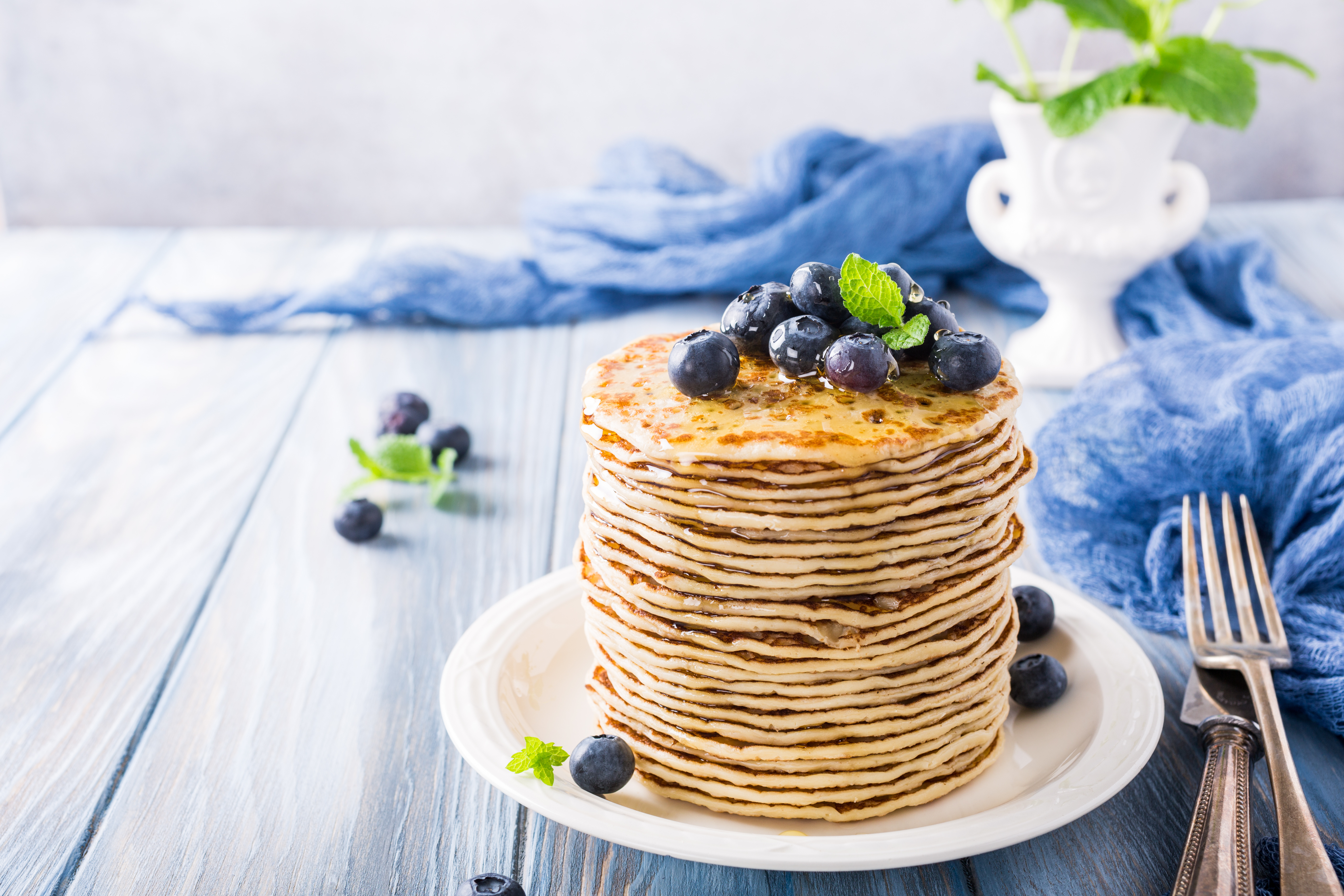 Обои черника, завтрак, мед, блины, blueberries, breakfast, honey, pancakes разрешение 5626x3751 Загрузить