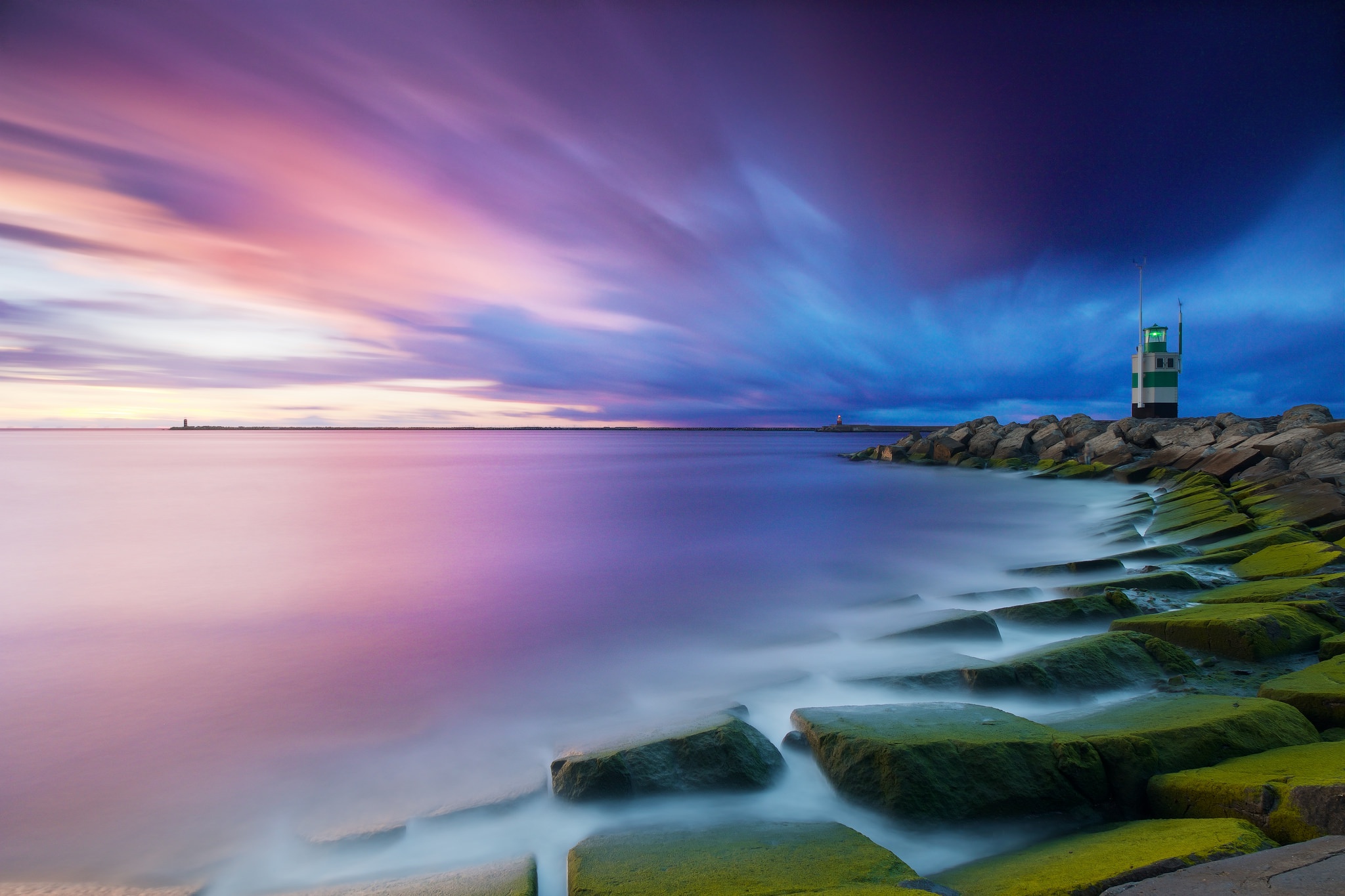 Обои небо, облака, камни, море, маяк, побережье, the sky, clouds, stones, sea, lighthouse, coast разрешение 2048x1365 Загрузить