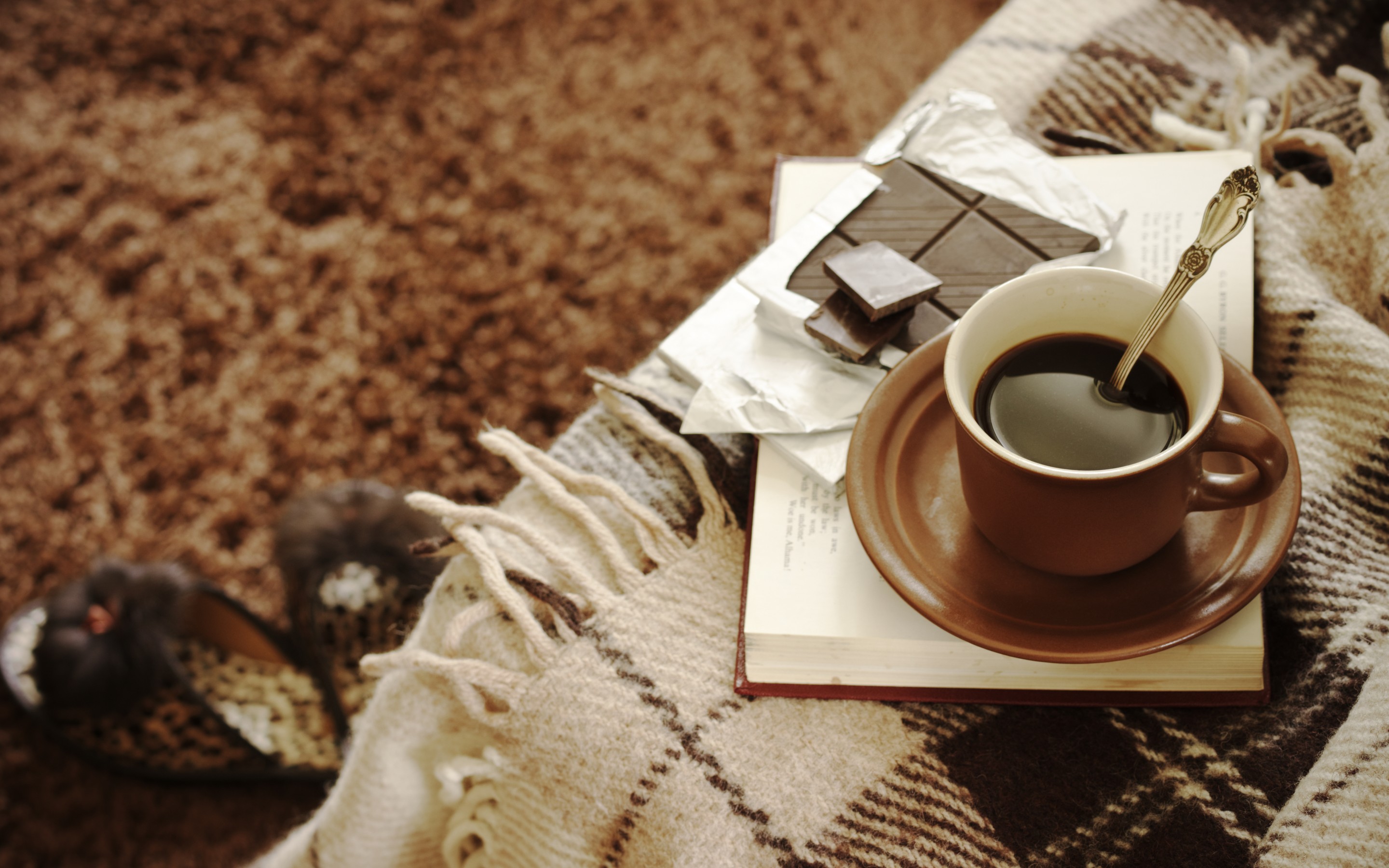 Обои кофе, чашка, плед, шоколад, coffee, cup, plaid, chocolate разрешение 2880x1800 Загрузить