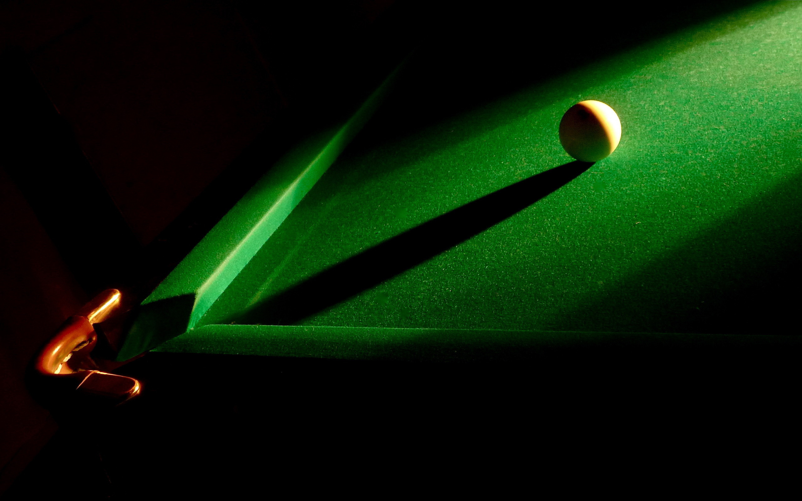 Обои шар, черный фон, игра, бильярд, луза, ball, black background, the game, billiards, pocket разрешение 2560x1600 Загрузить