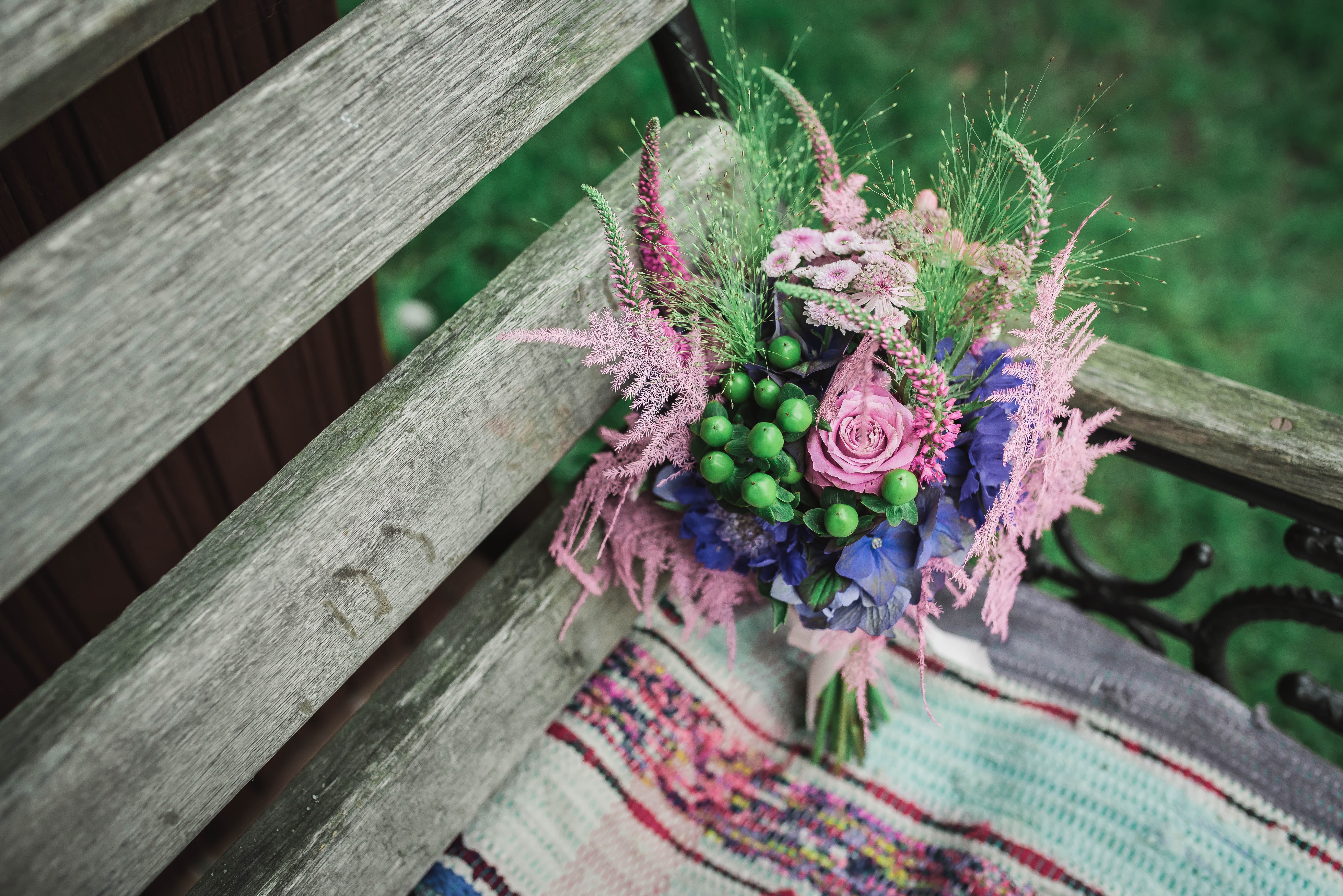 Обои цветы, скамейка, букет, композиция, flowers, bench, bouquet, composition разрешение 6600x4406 Загрузить