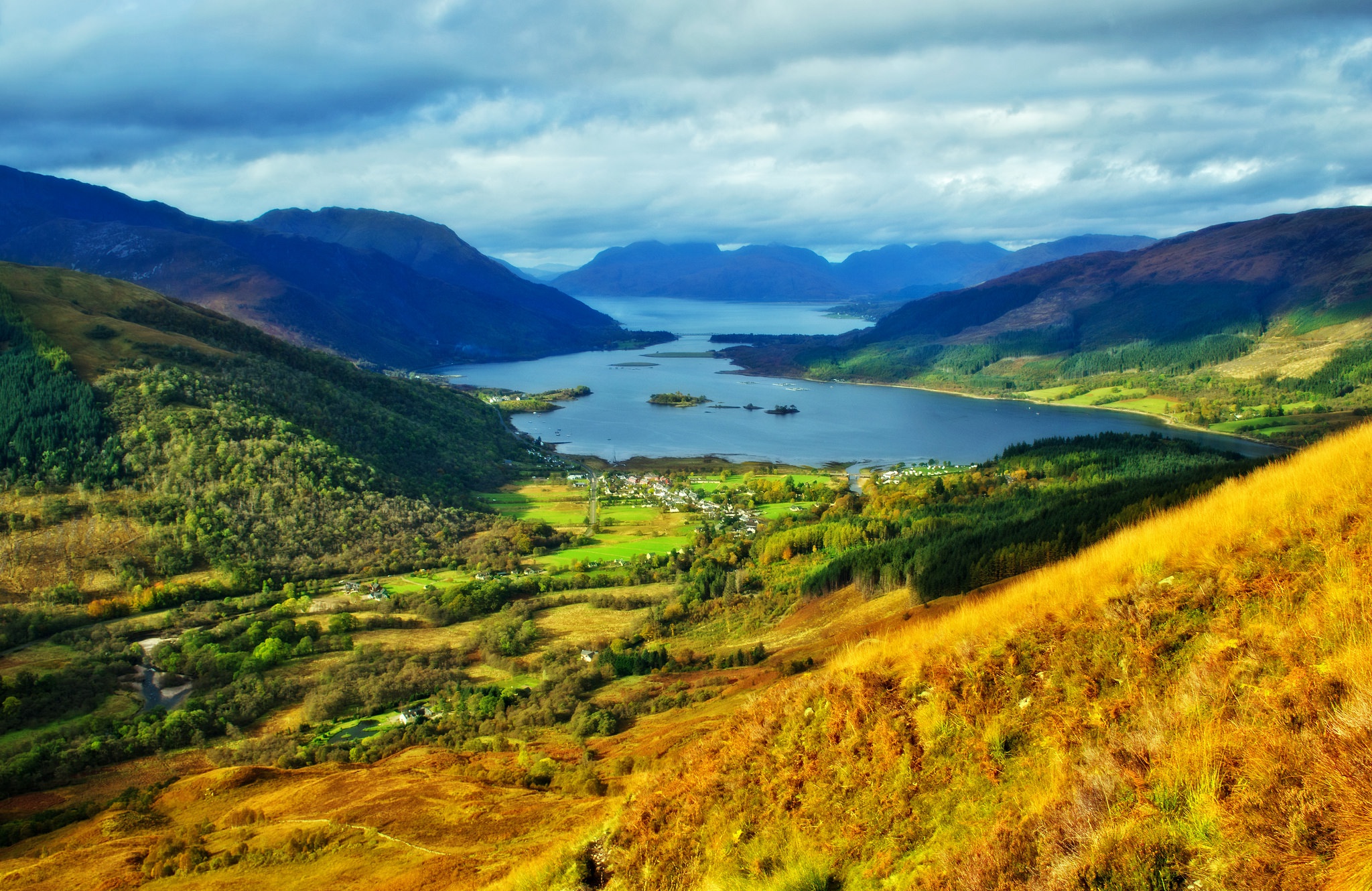 Обои небо, облака, озеро, горы, шотландия, glencoe, высокогорье, the sky, clouds, lake, mountains, scotland, highlands разрешение 2048x1330 Загрузить