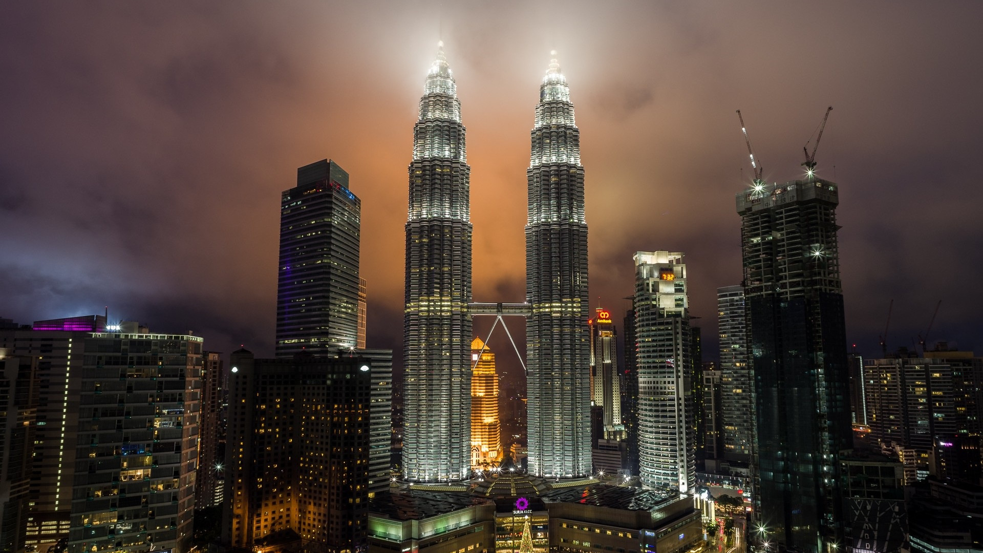 Обои ночь, город, башни, малайзия, куала-лумпур, night, the city, tower, malaysia, kuala lumpur разрешение 1920x1080 Загрузить