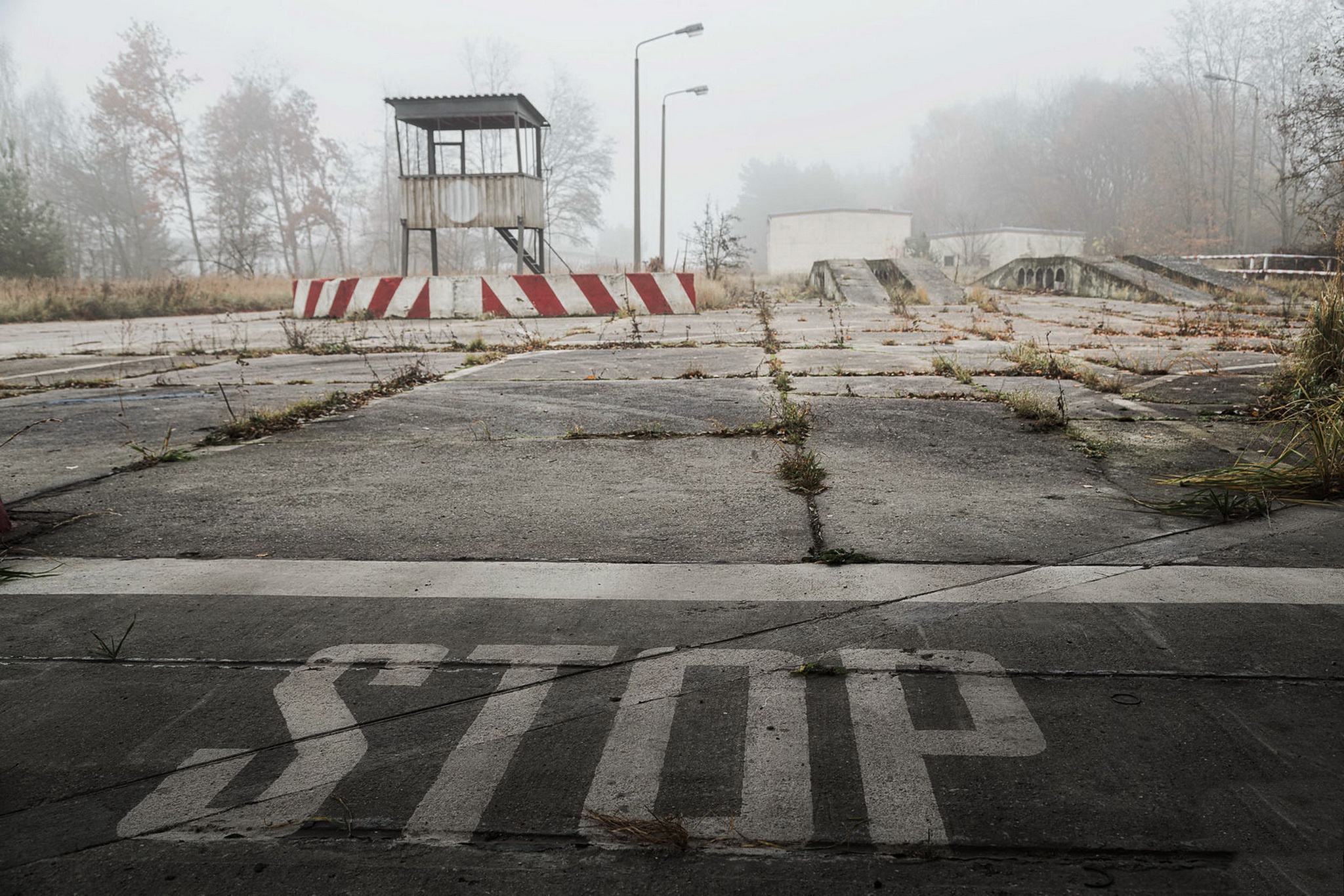 Обои туман, че, за, затоп, место, шлагбаум, непонятно, fog, th, for, stop, place, the barrier, it is not clear разрешение 2048x1365 Загрузить